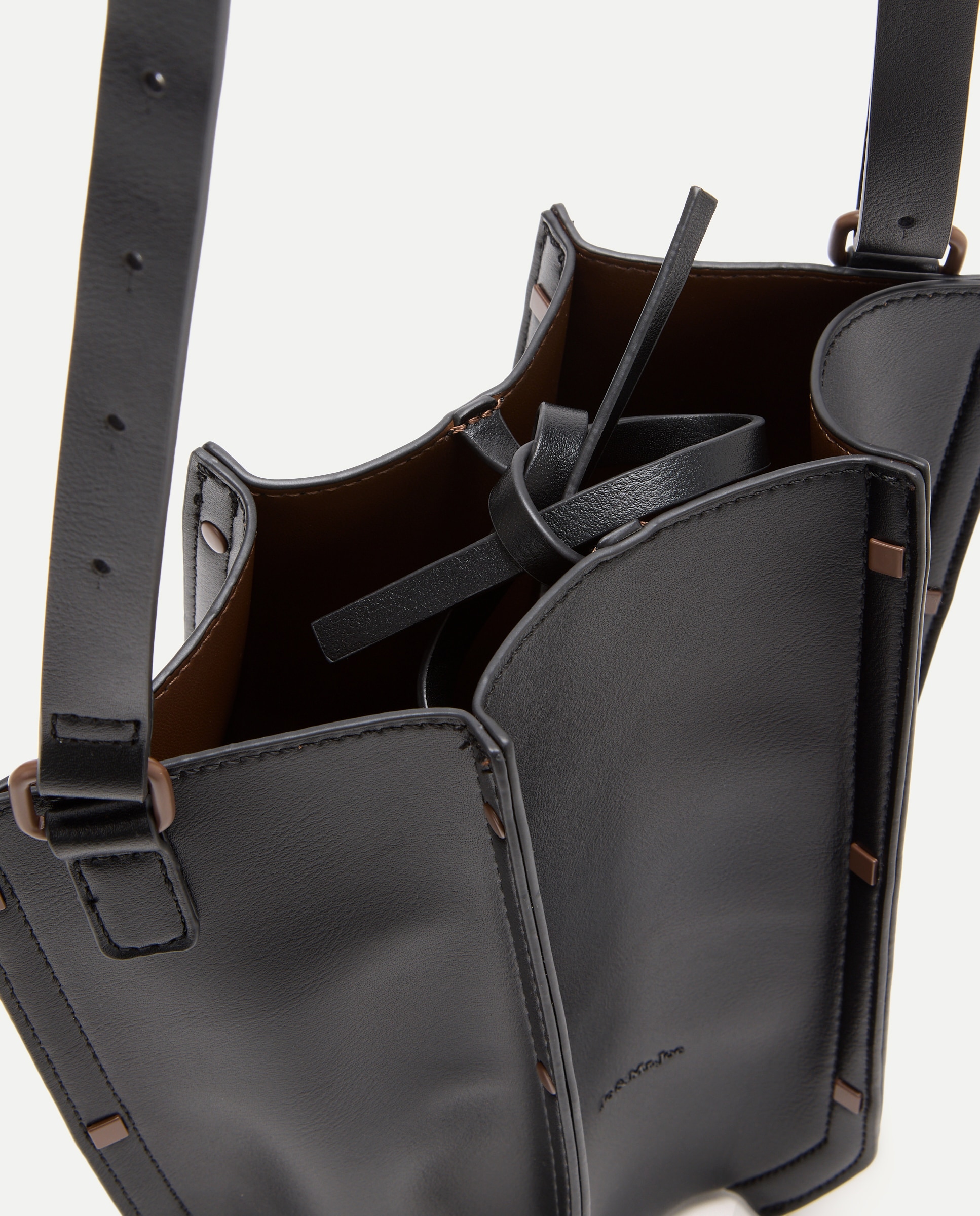 Imagen 6 de Bolso crossbody con adorno de tachas - Jo & Mr. Joe - Negro Negro