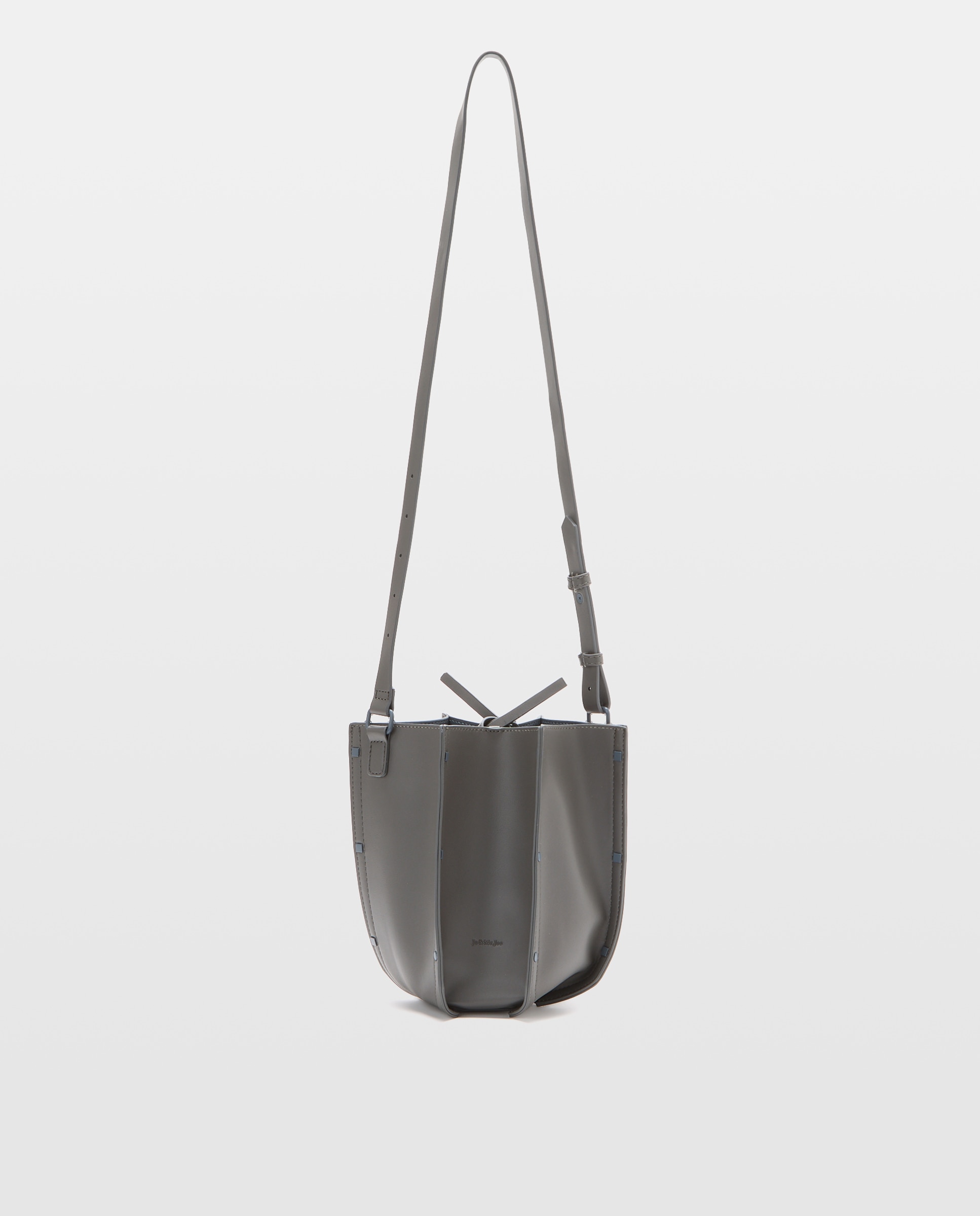 Imagem 0 de Mala Crossbody com Adorno de Tachas