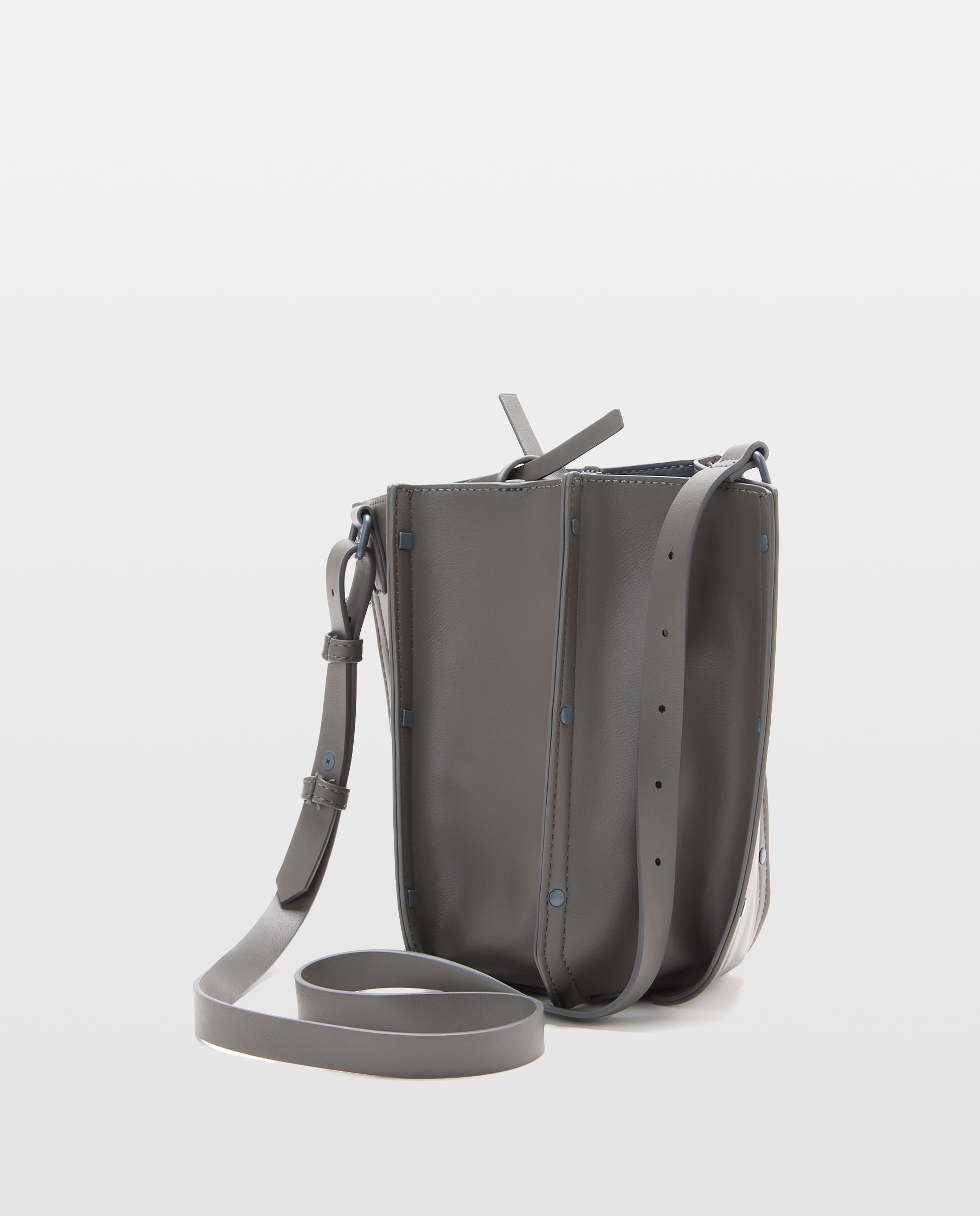 Imagen 2 de Bolso crossbody con adorno de tachas - Jo & Mr. Joe - Gris claro Gris claro