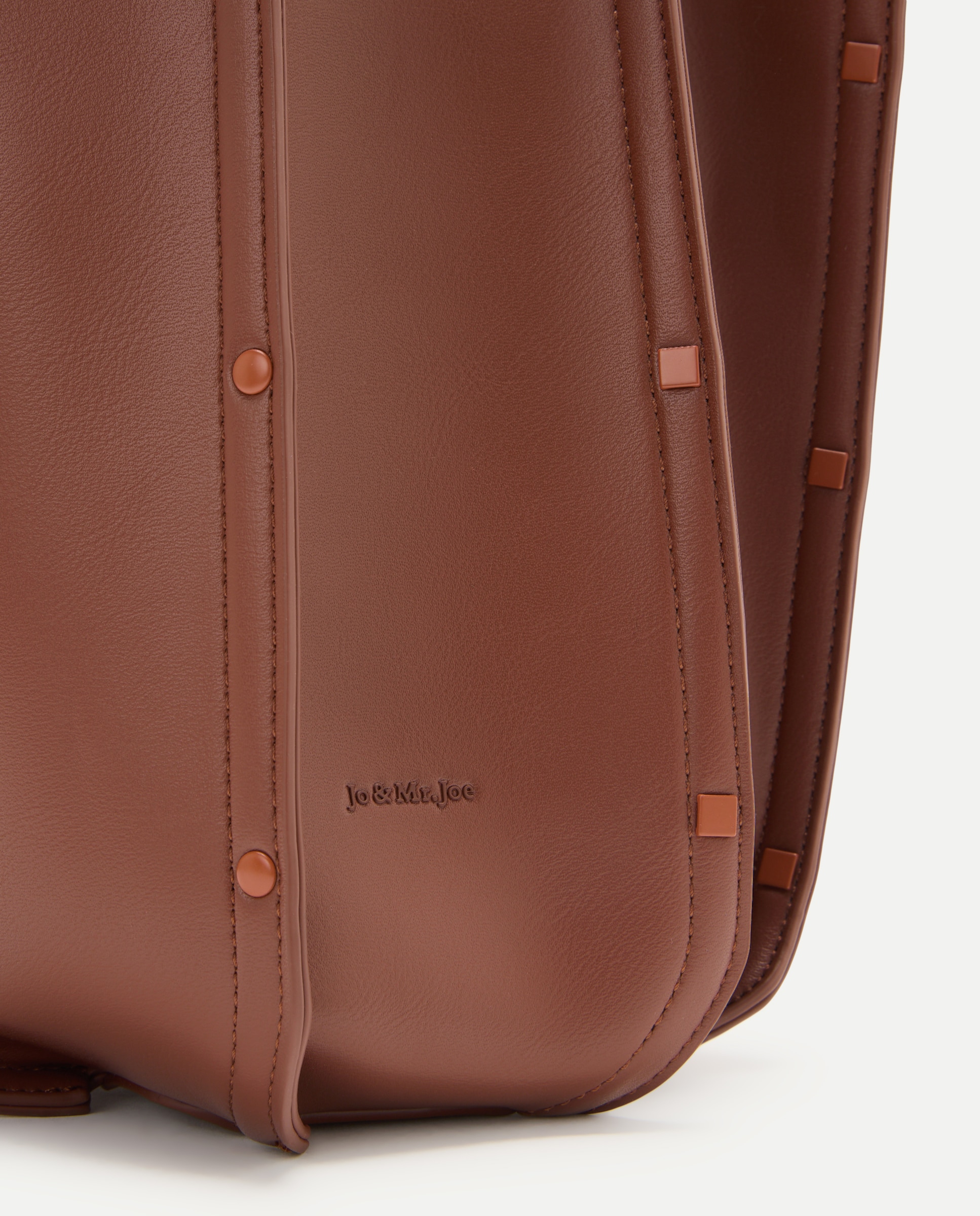 Mala Crossbody com Adorno de Tachas Chocolate-5