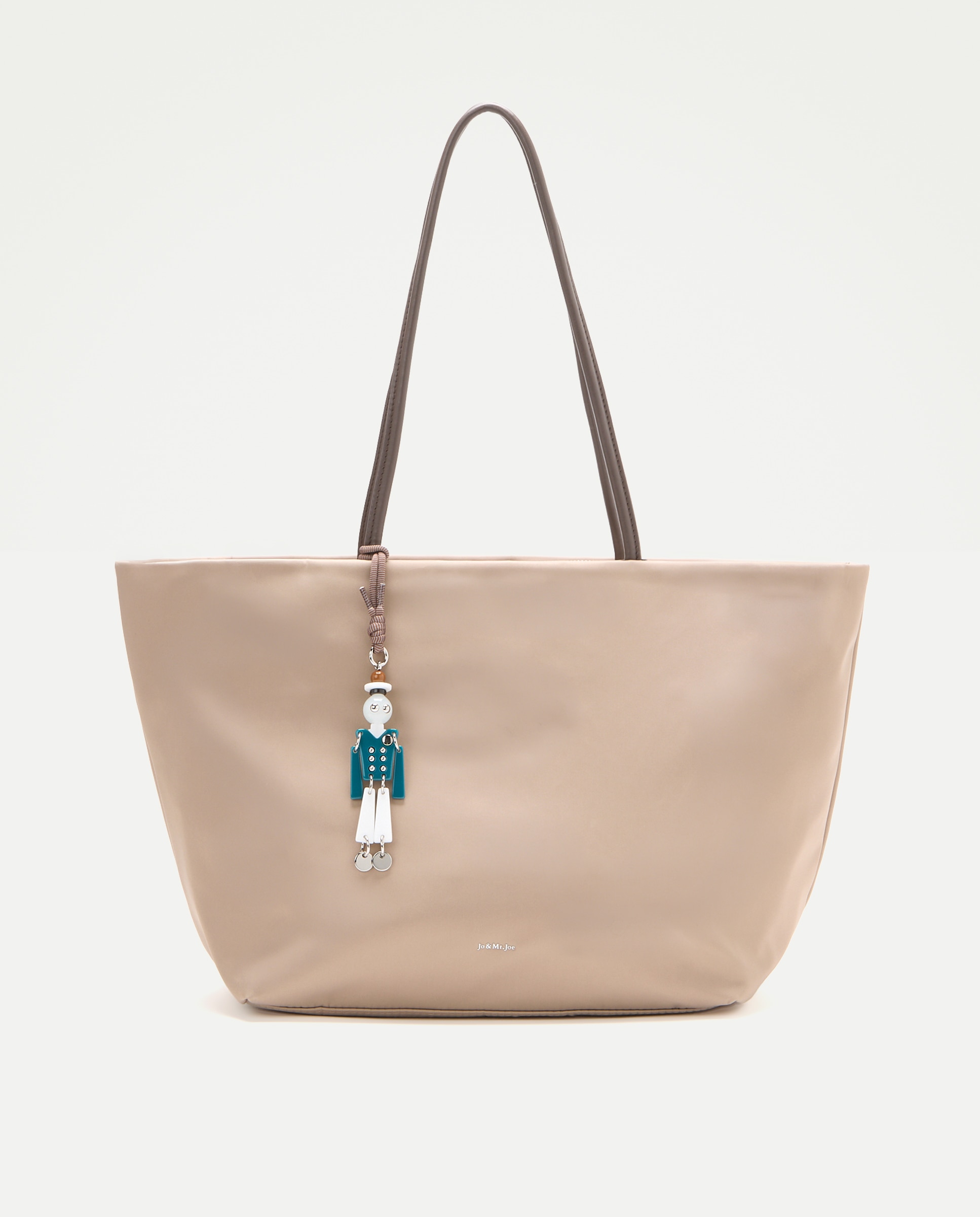 Bolso shopping de nylon con charm - Jo & Mr. Joe - Crudo Crudo-1