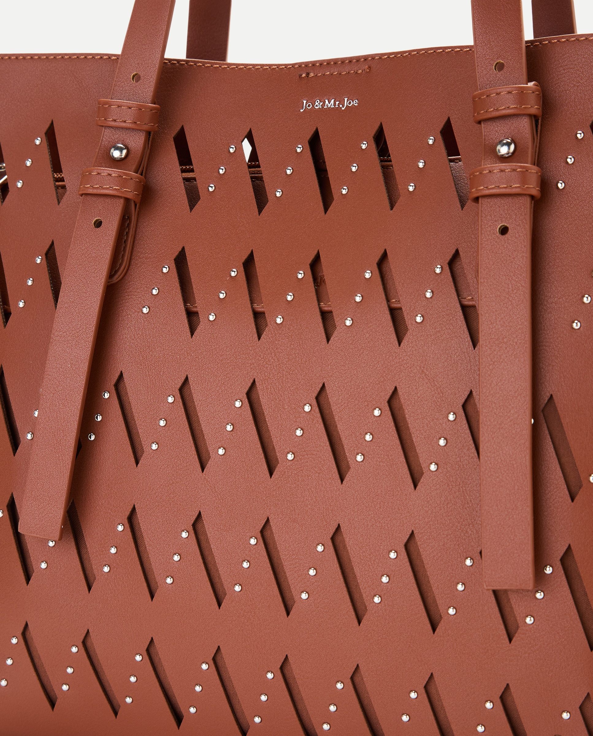 Mala Shopper com Perfurado e Tachas 730 Camel-4