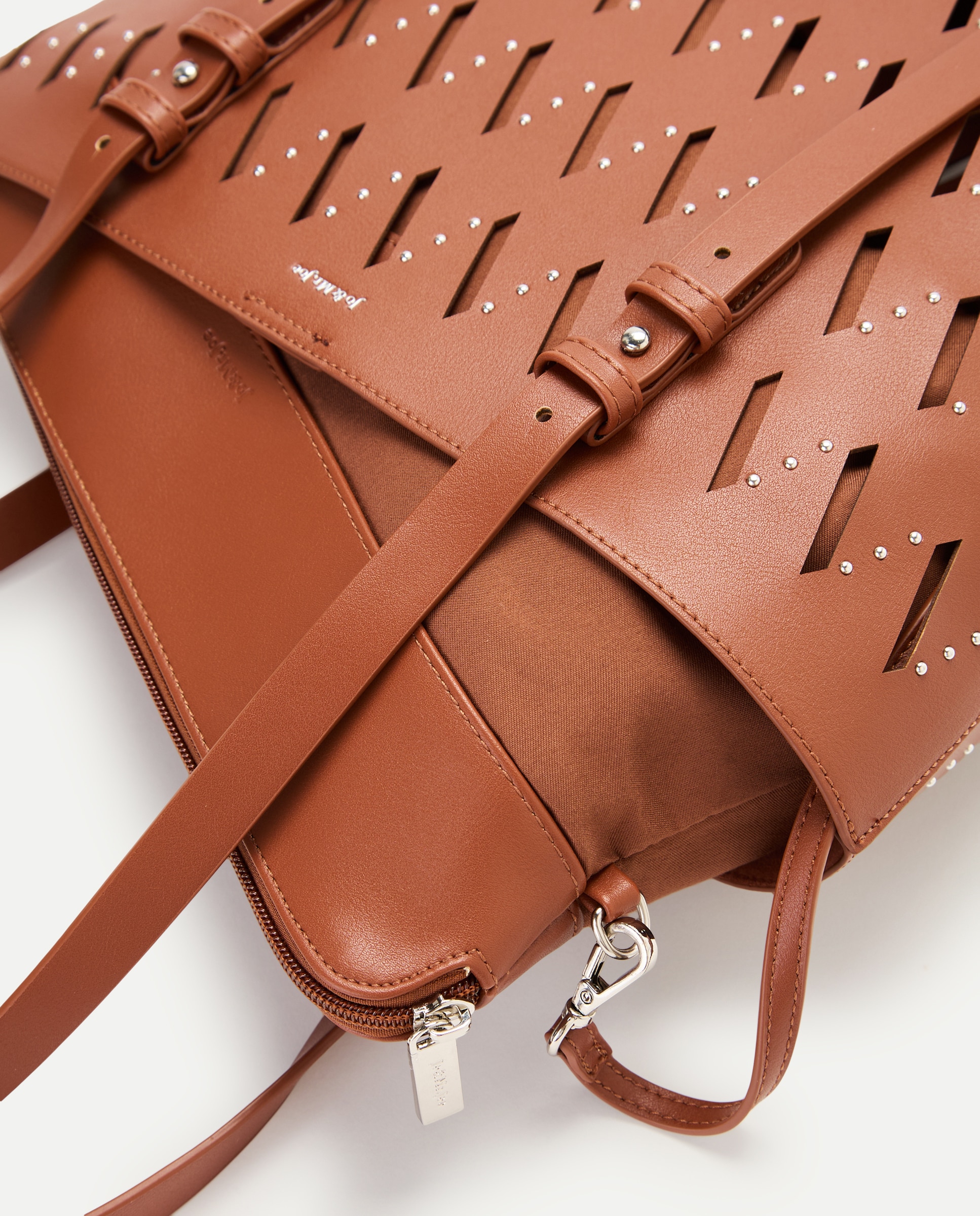 Mala Shopper com Perfurado e Tachas 730 Camel-5