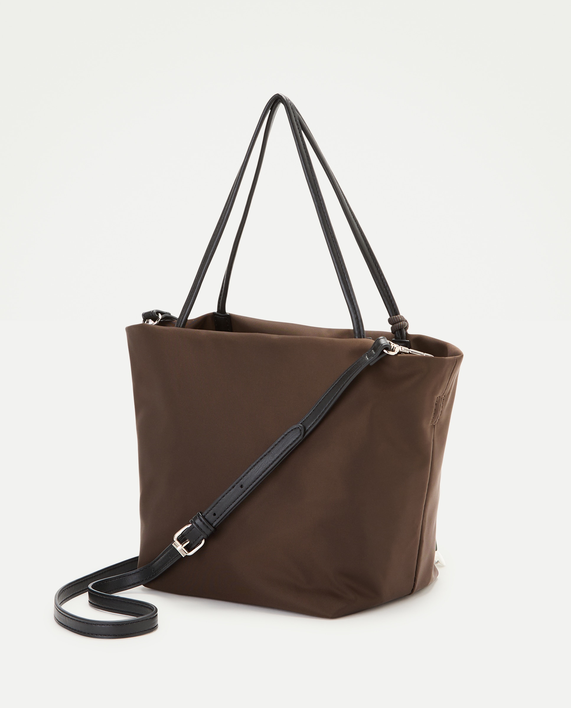 Bolso hobo de nylon con charm - Jo & Mr. Joe - Chocolate Chocolate-2