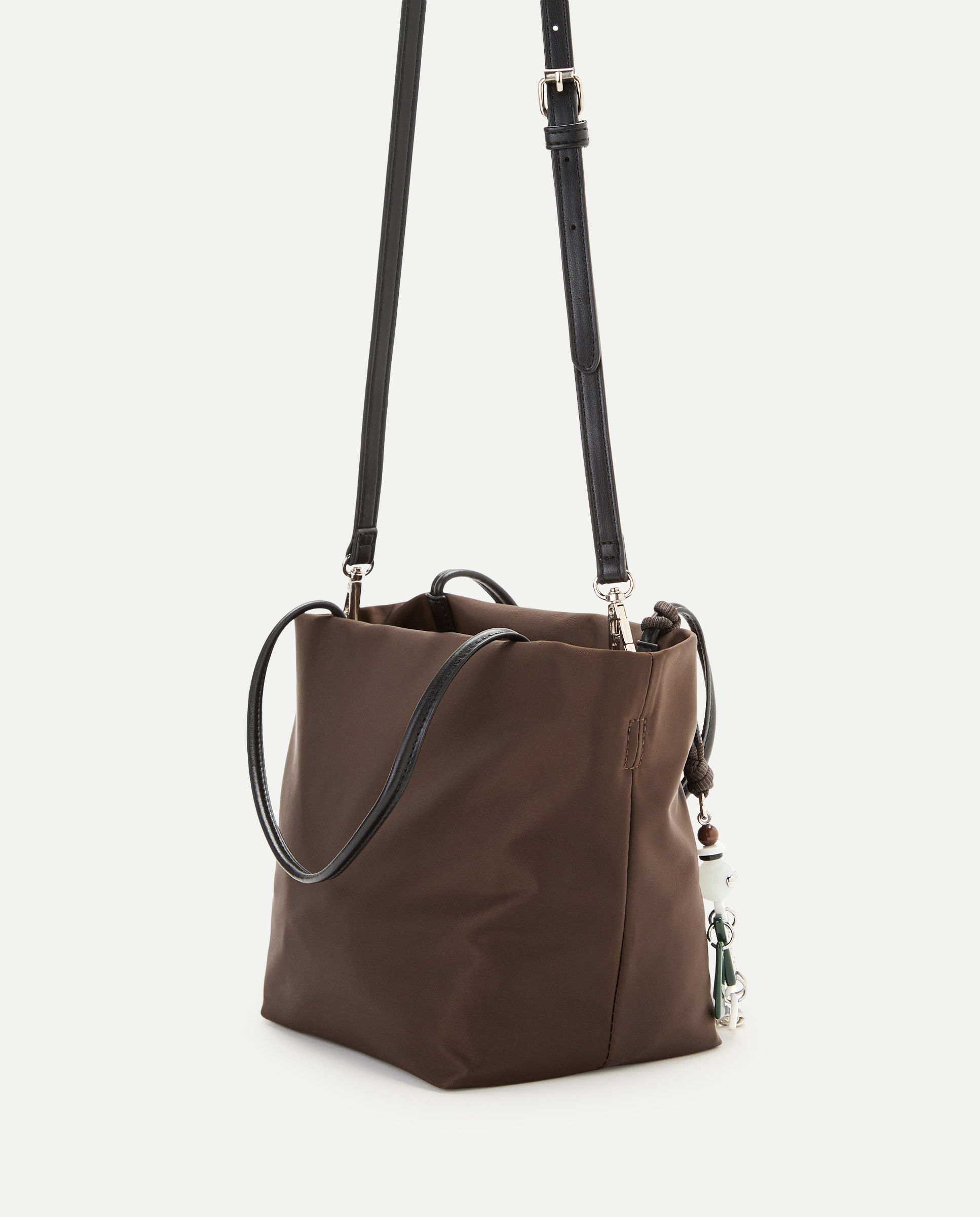 Bolso hobo de nylon con charm - Jo & Mr. Joe - Chocolate Chocolate-3