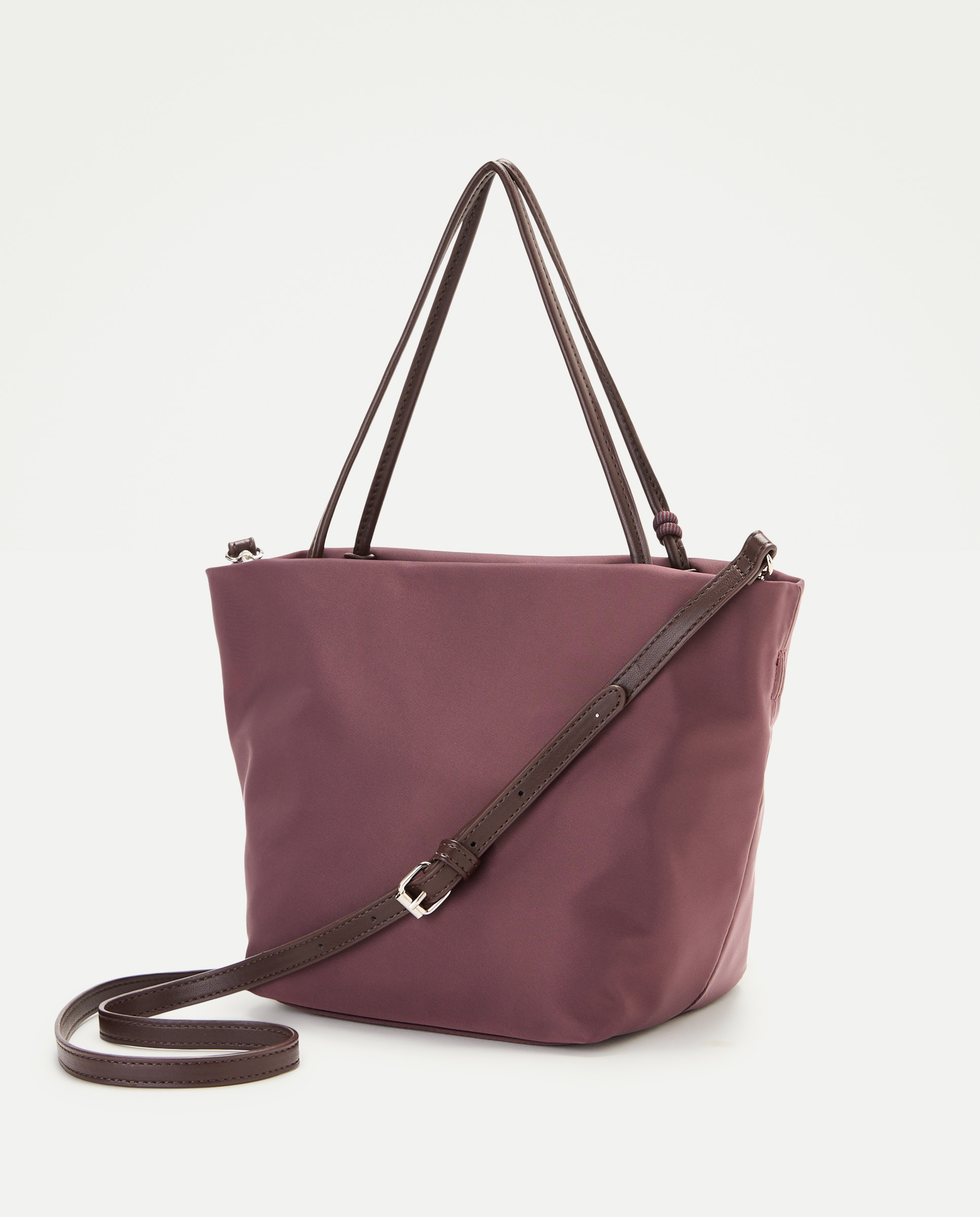 Imagen 2 de Bolso shopping de nylon con charm - Jo & Mr. Joe - Burdeos Burdeos
