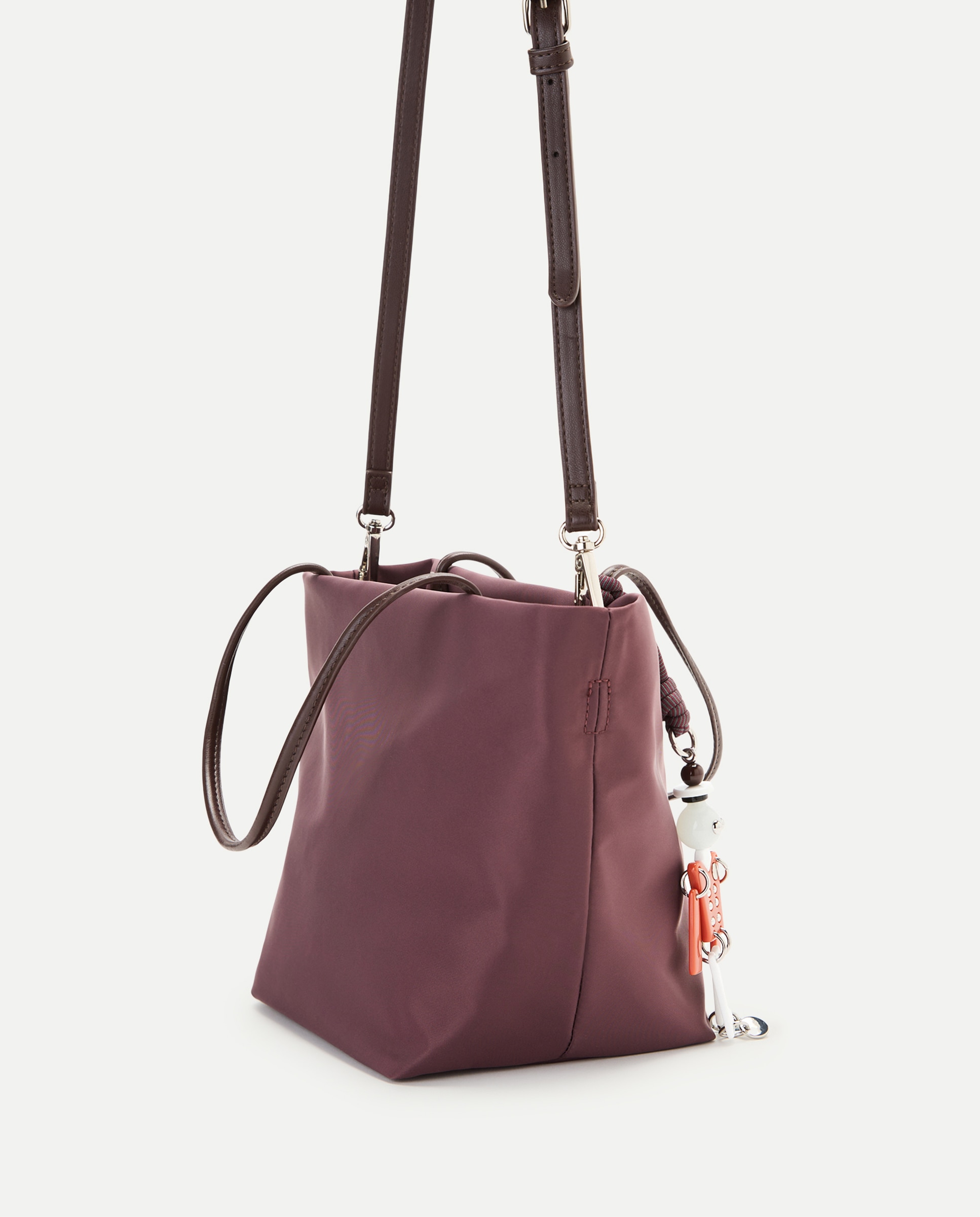 Imagen 3 de Bolso shopping de nylon con charm - Jo & Mr. Joe - Burdeos Burdeos