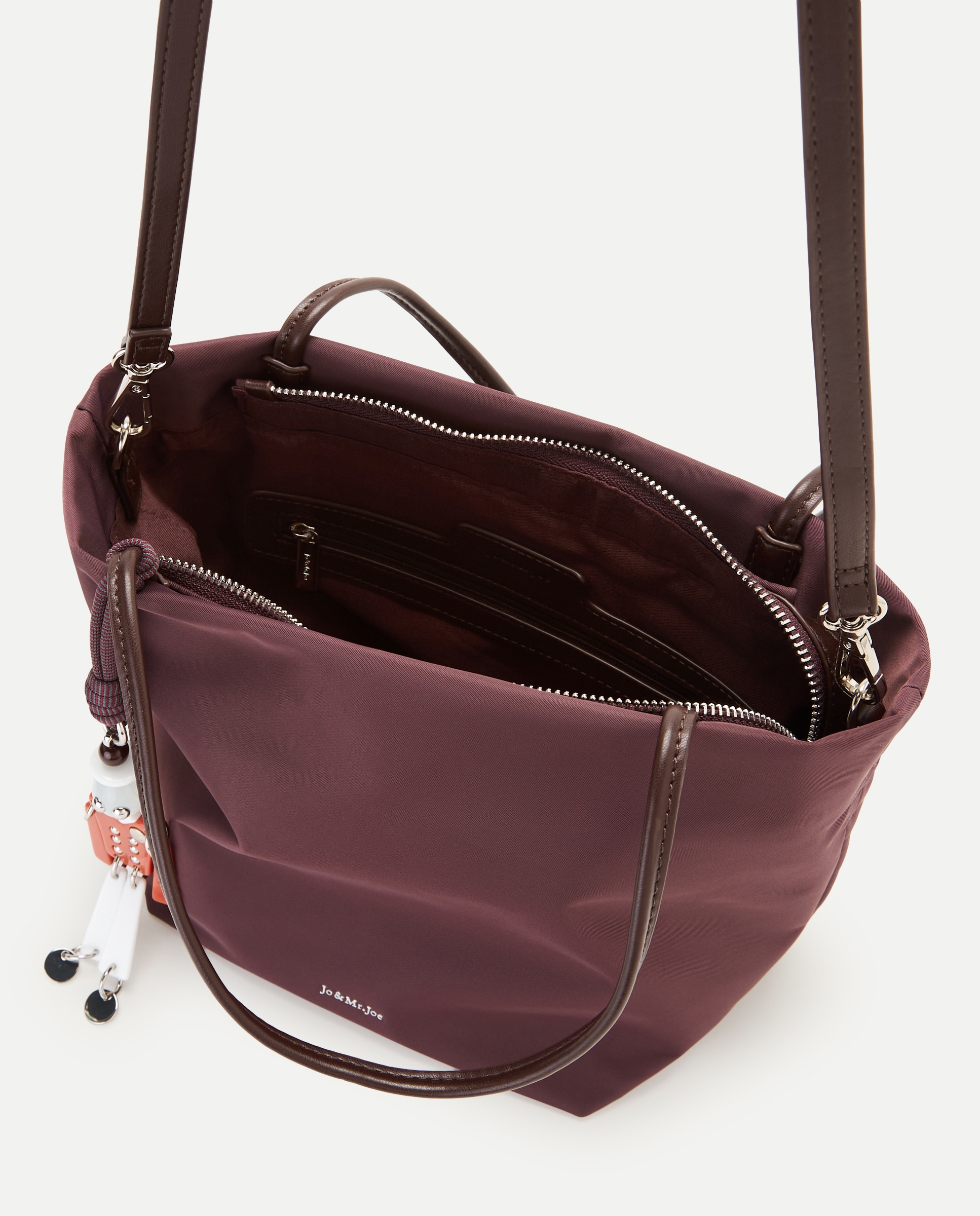 Imagen 5 de Bolso shopping de nylon con charm - Jo & Mr. Joe - Burdeos Burdeos