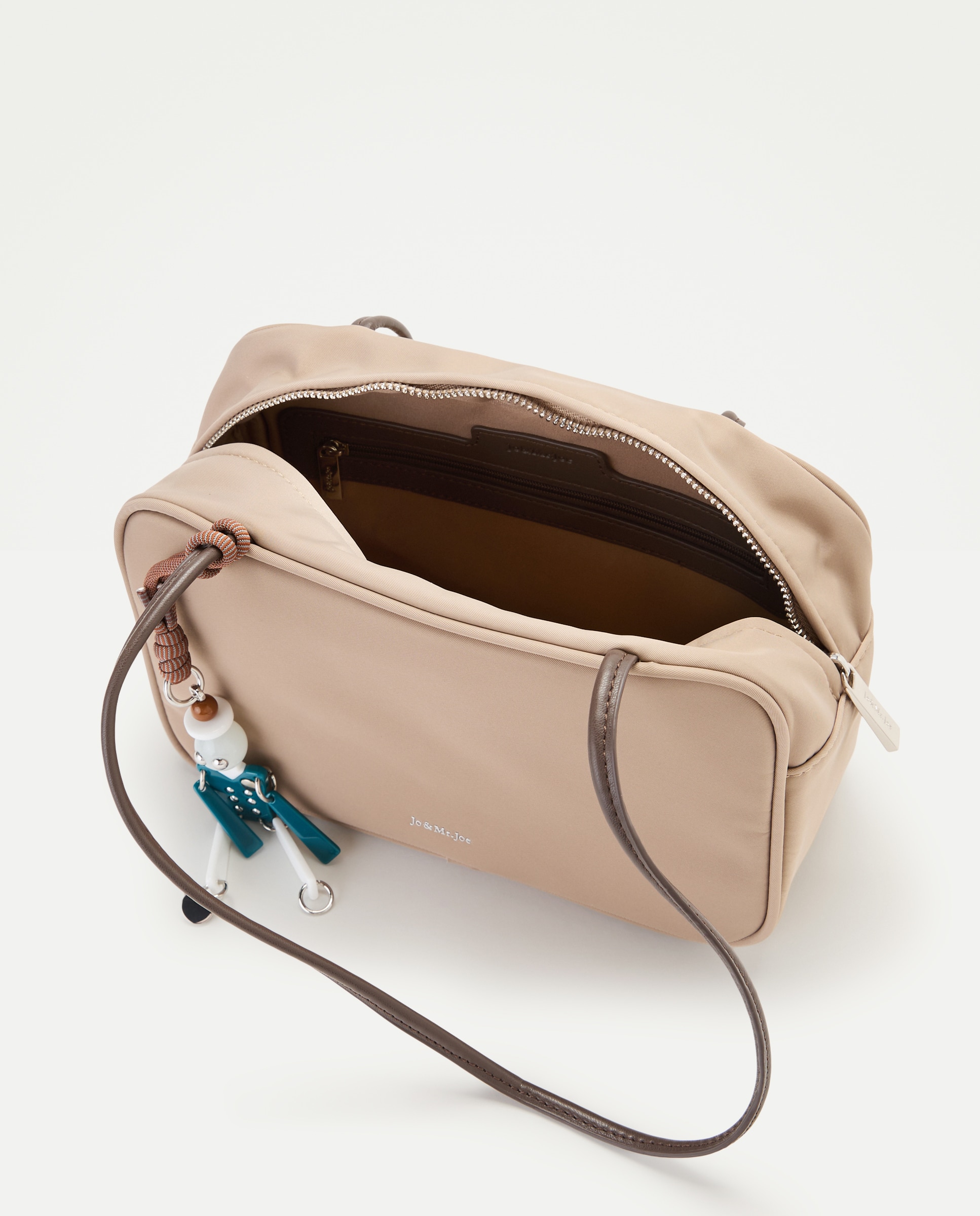 Mala Hobo de Nylon com Conta 120 Cru-3