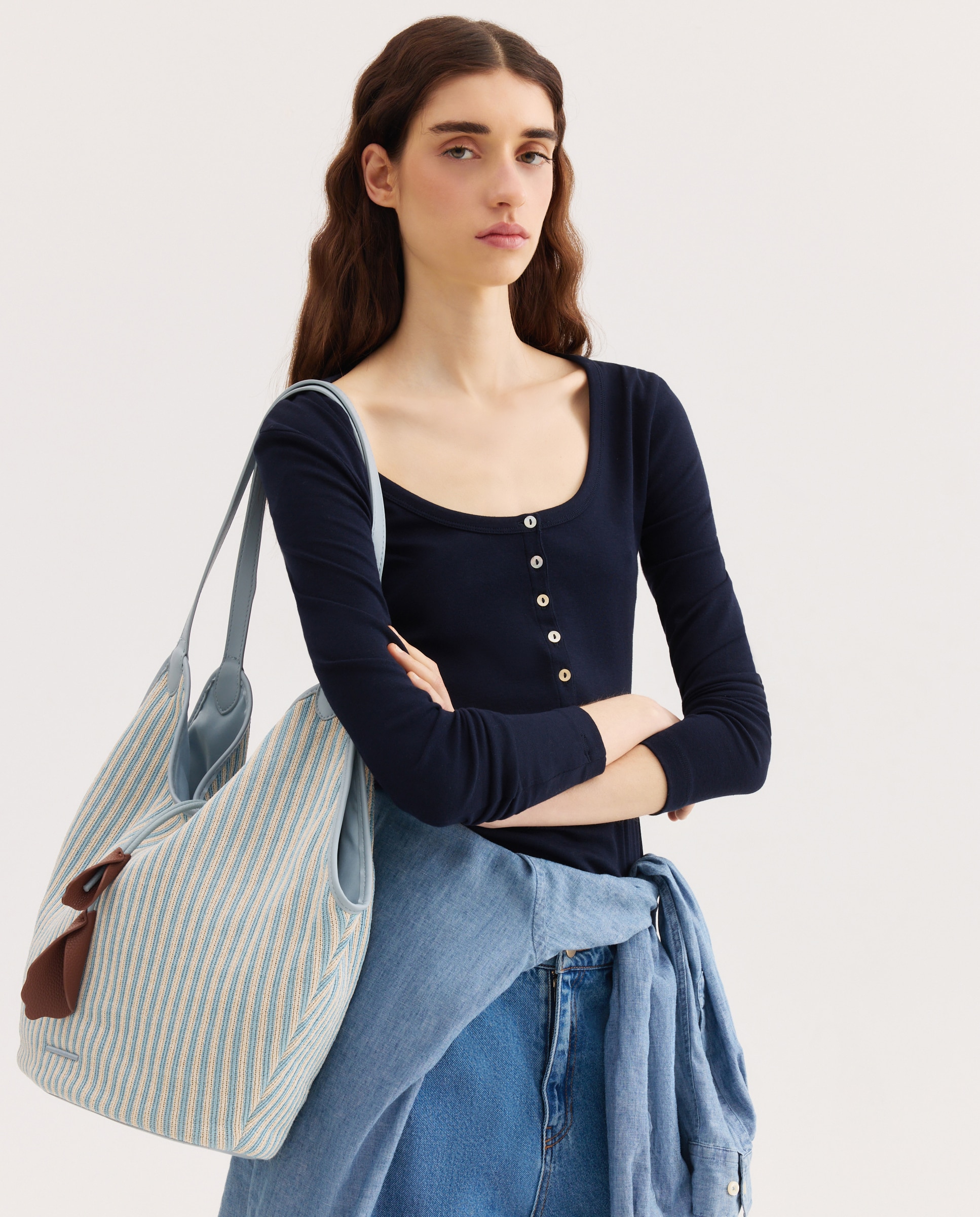 Mala de Ombro em Tecido às Riscas com Conta Floral 400 Azul-5