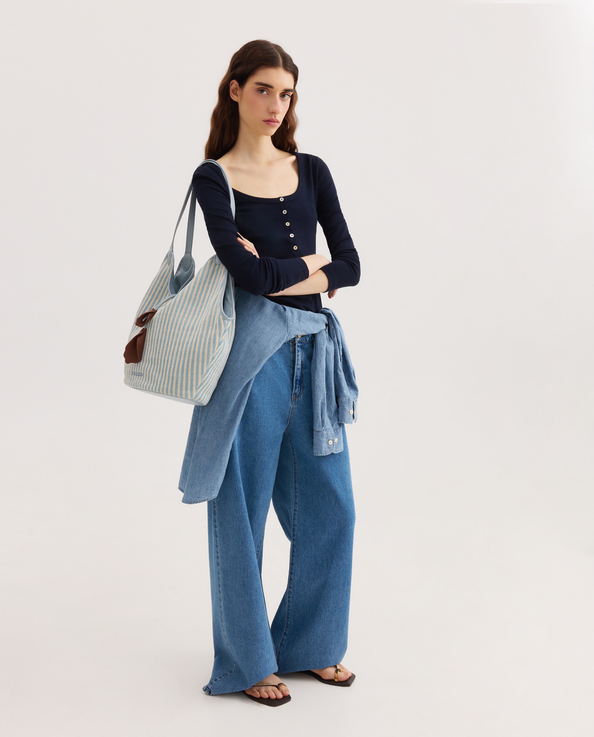 Mala de Ombro em Tecido às Riscas com Conta Floral 400 Azul-6