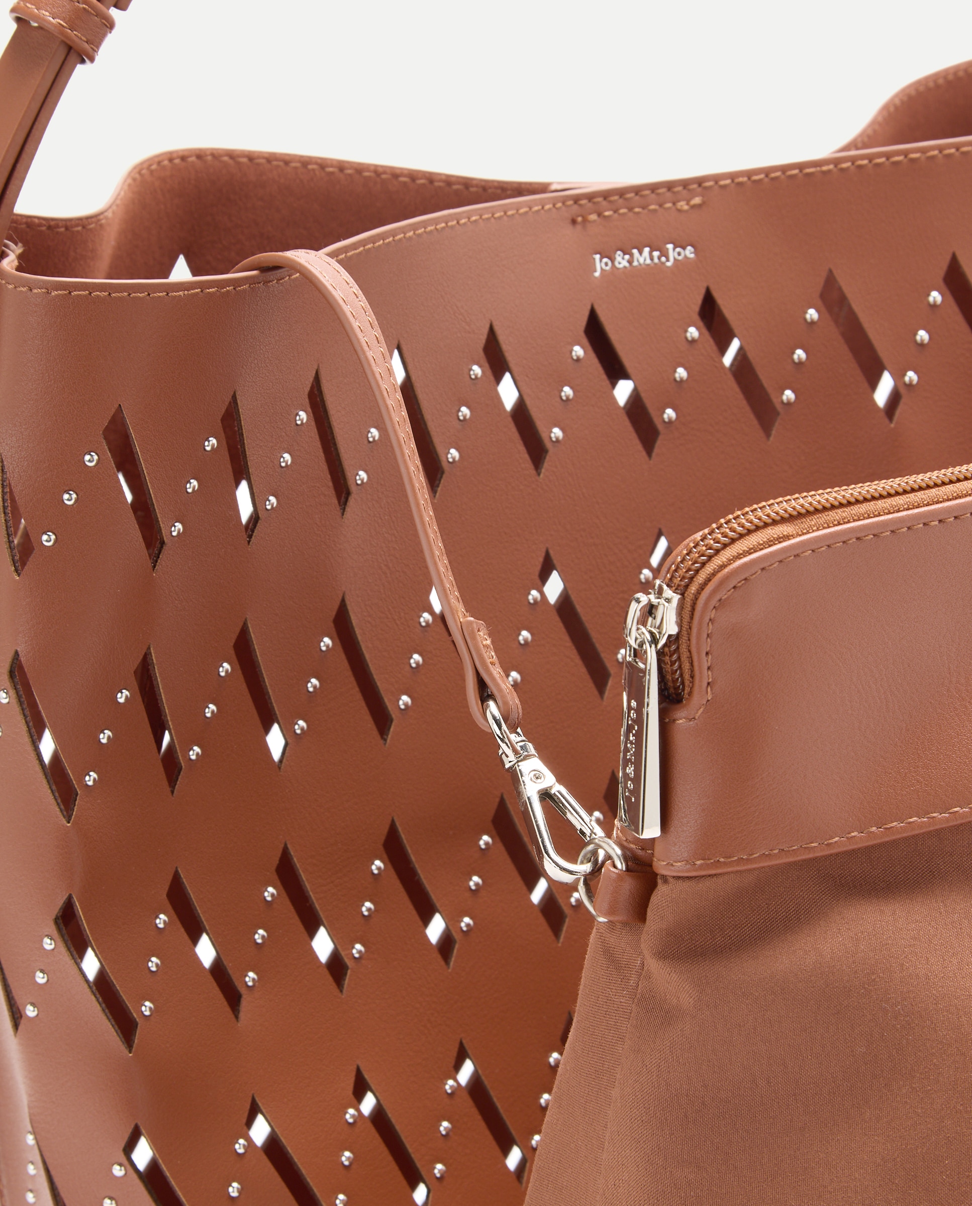 Bolso hobo con troquelado y tachas - Jo & Mr. Joe - 730 Camel 730 Camel-4