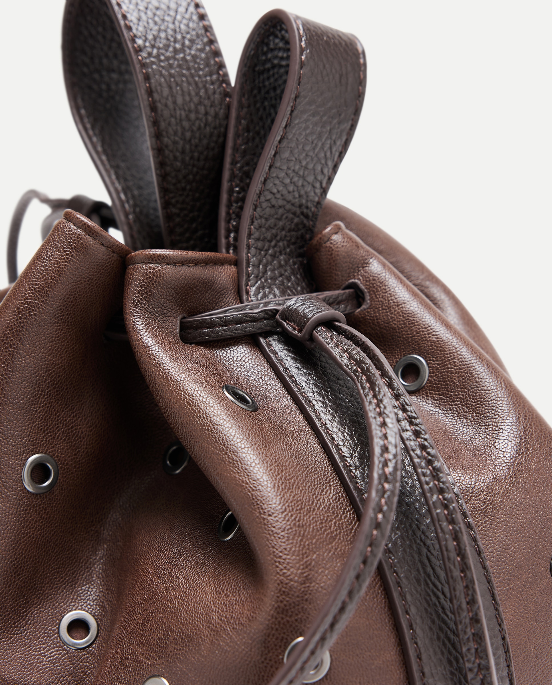 Bolso con detalle de hoyados - Jo & Mr. Joe - Chocolate Chocolate-4