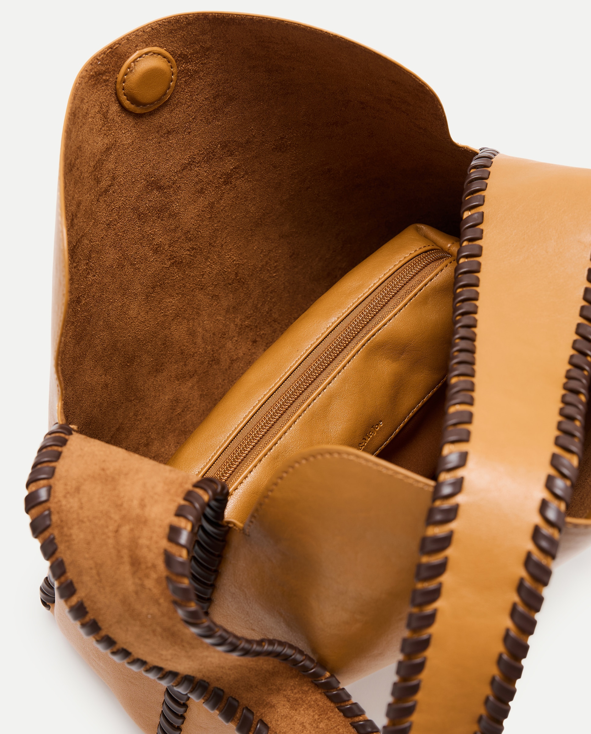 Imagen 4 de Bolso hobo con pespuntes - Jo & Mr. Joe - Mostaza Mostaza