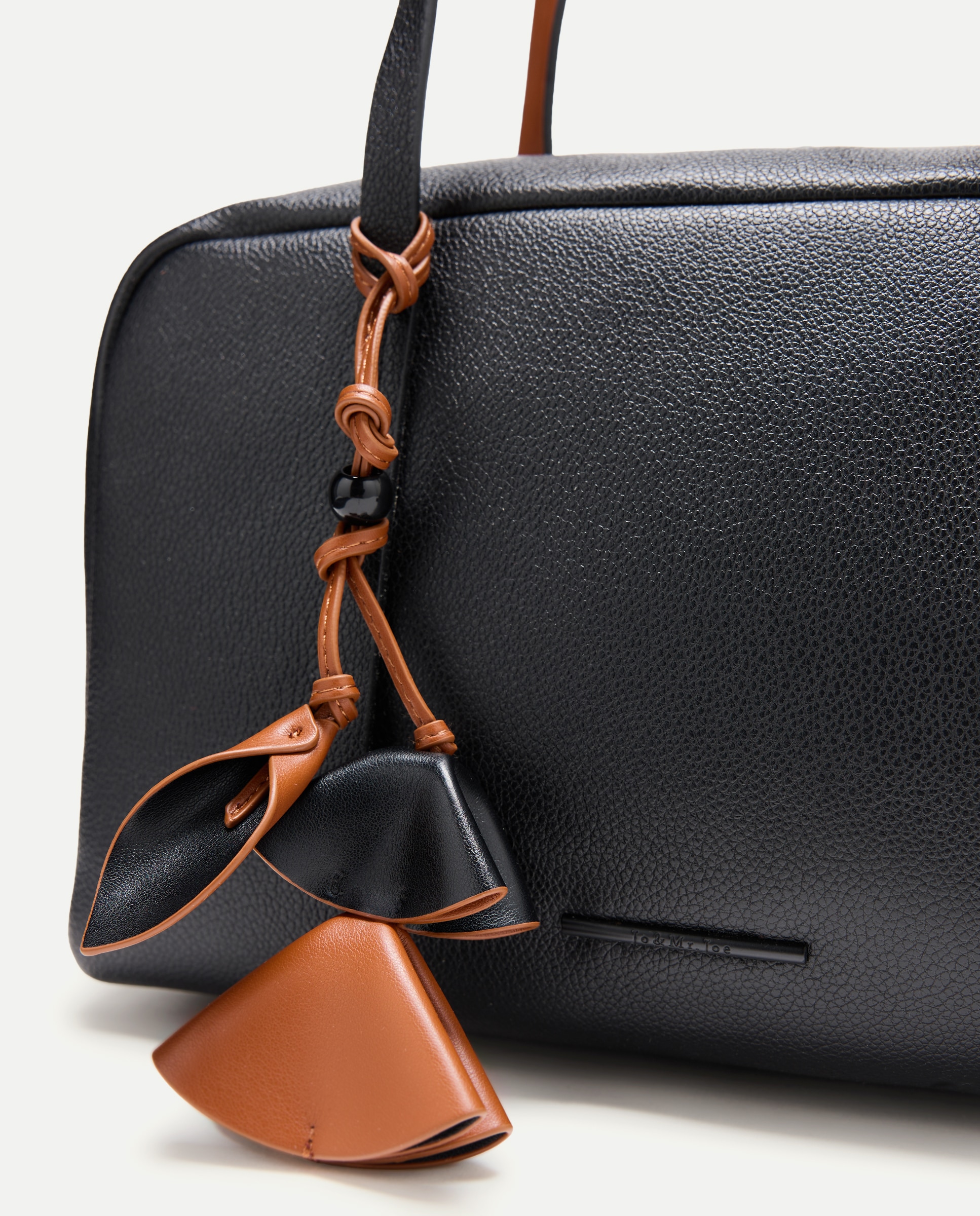 Bolso bowling con charm de flor - Jo & Mr. Joe - Negro Negro-3