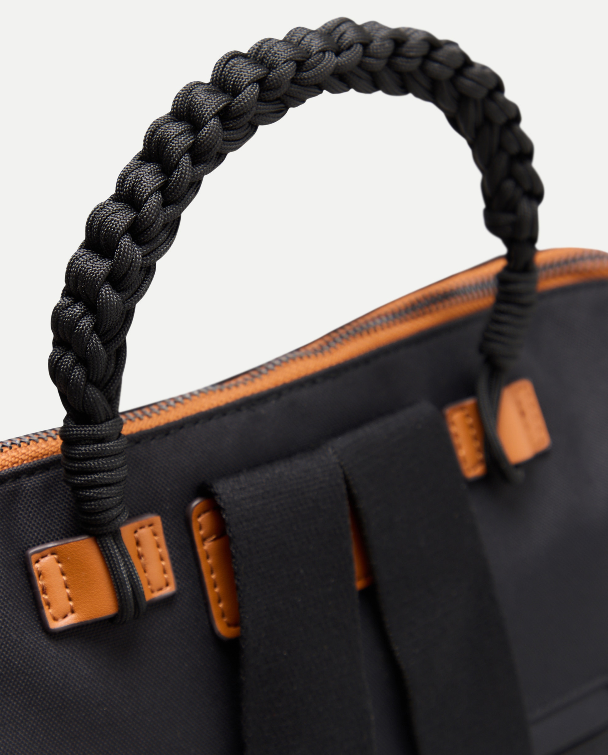 Imagen 4 de Mochila nylon con asa trenzada - Jo & Mr. Joe - 120 Crudo Negro
