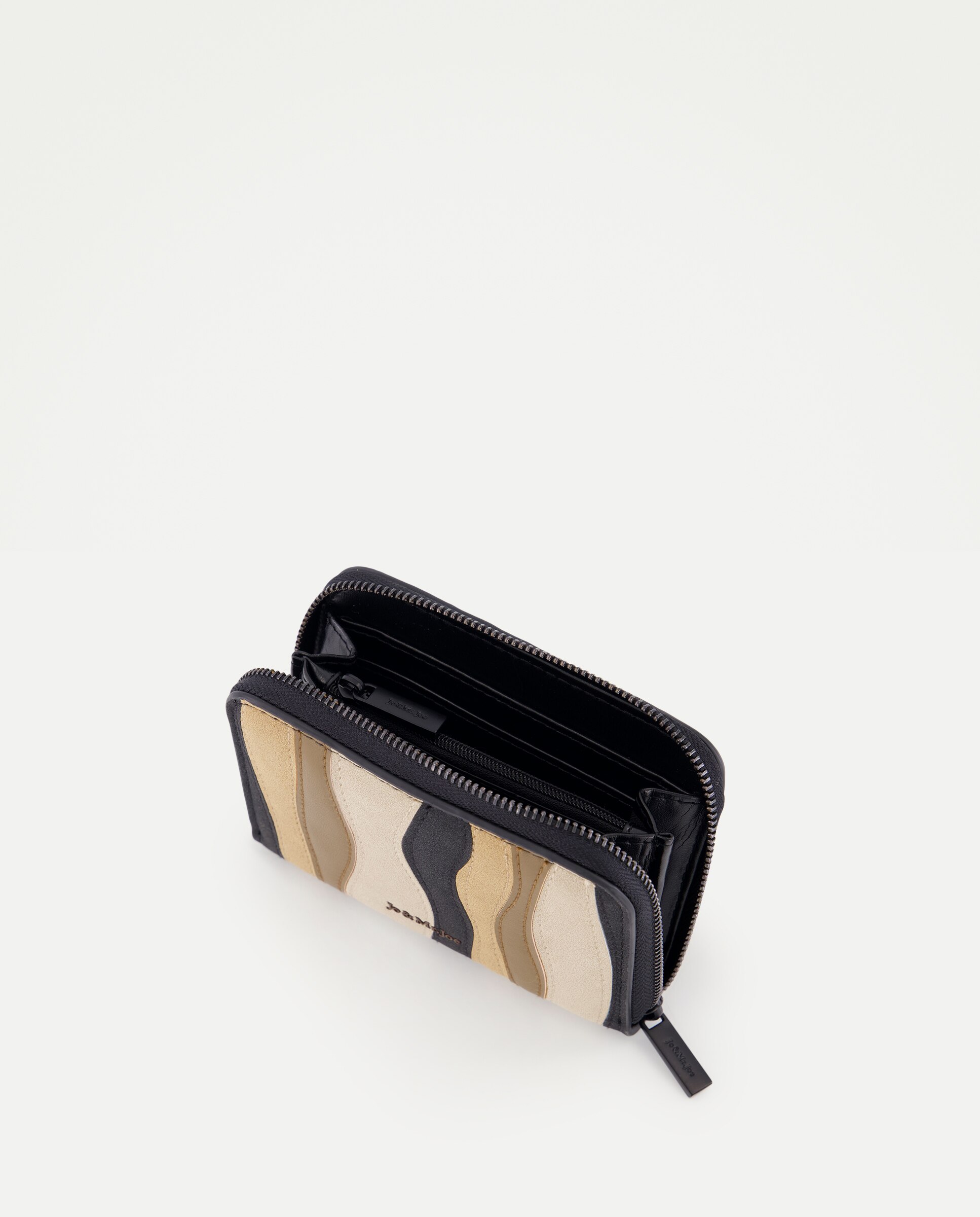 Carteira com Patch Preto-3