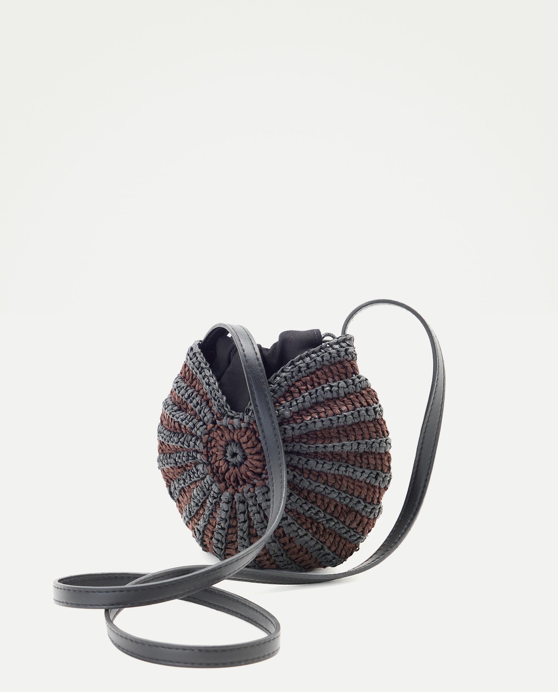 Porta-Moedas com Macramé de Concha e Alça Comprida Preto-2