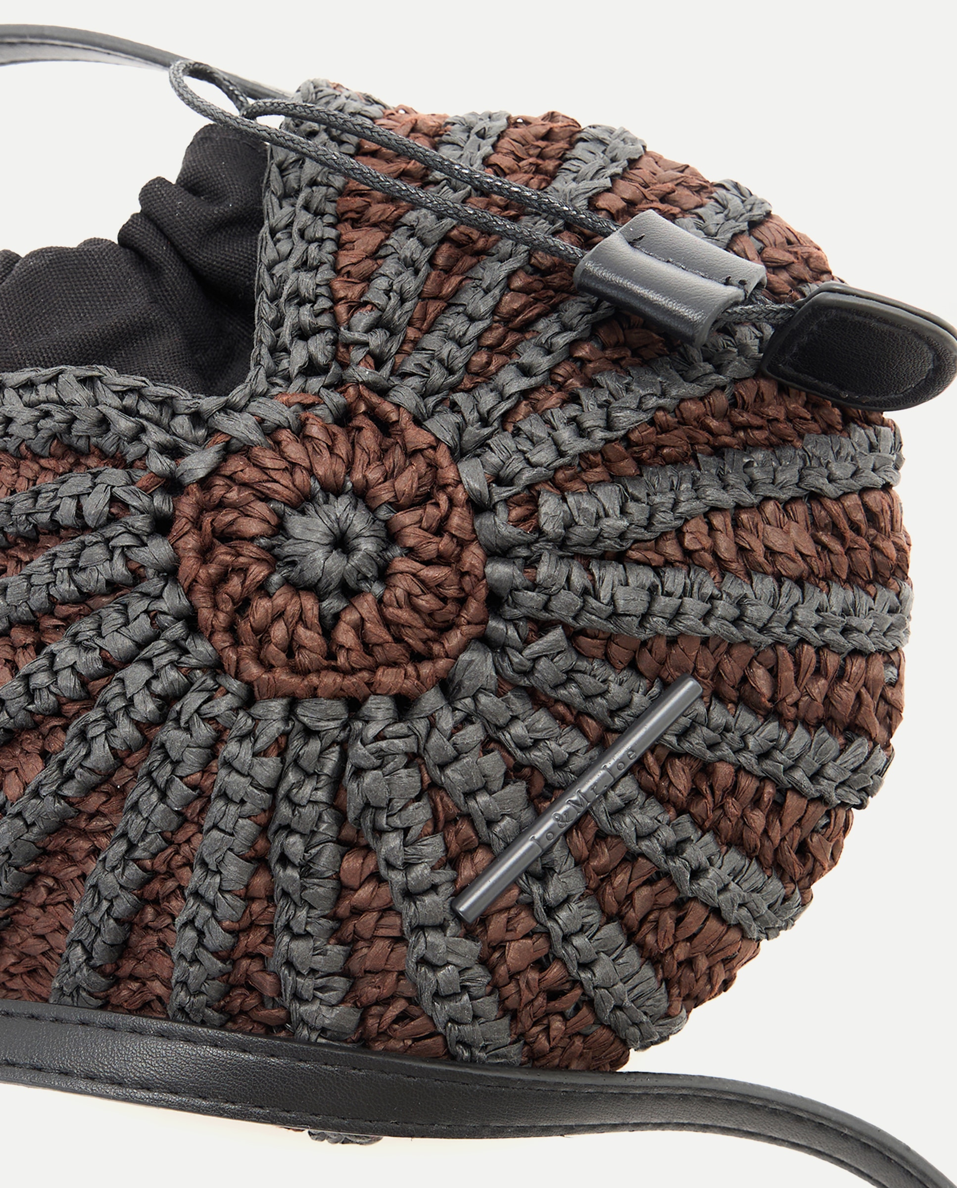Porta-Moedas com Macramé de Concha e Alça Comprida Preto-5