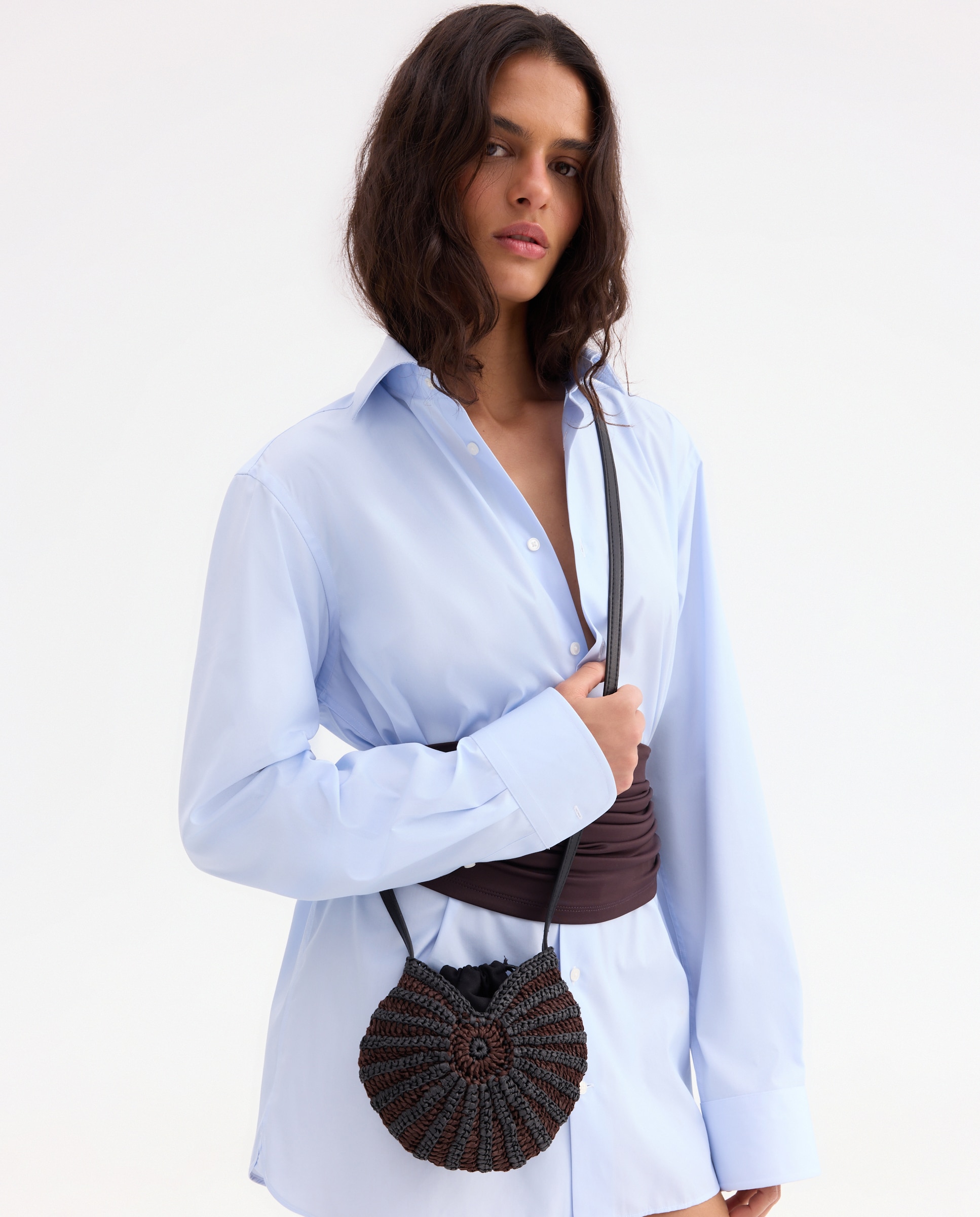 Porta-Moedas com Macramé de Concha e Alça Comprida Preto-6