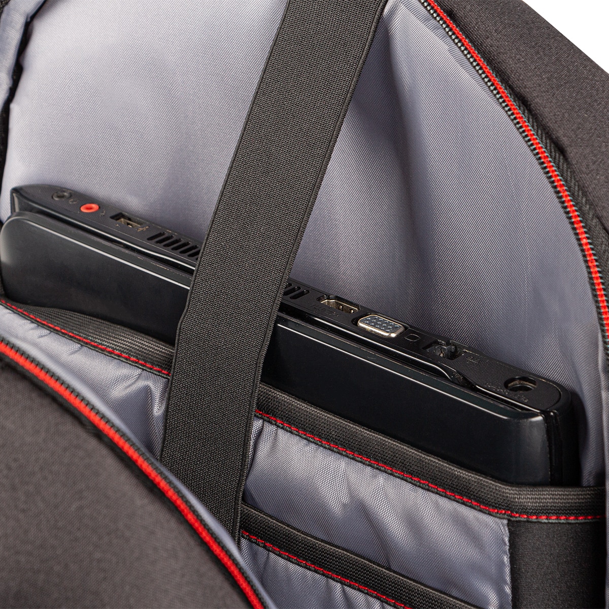 Mochila Gaming Genesis Pallad 550 negra para portátiles hasta 17,3" Negro-12