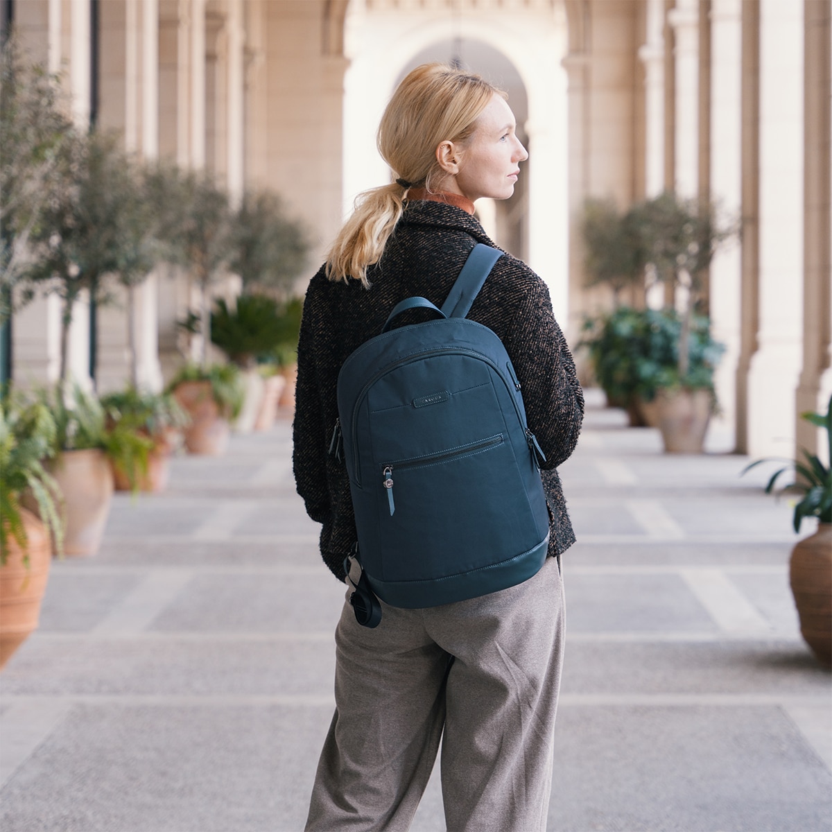 Mochila azul Targus Avila para portátiles hasta 16" Azul Medianoche-7