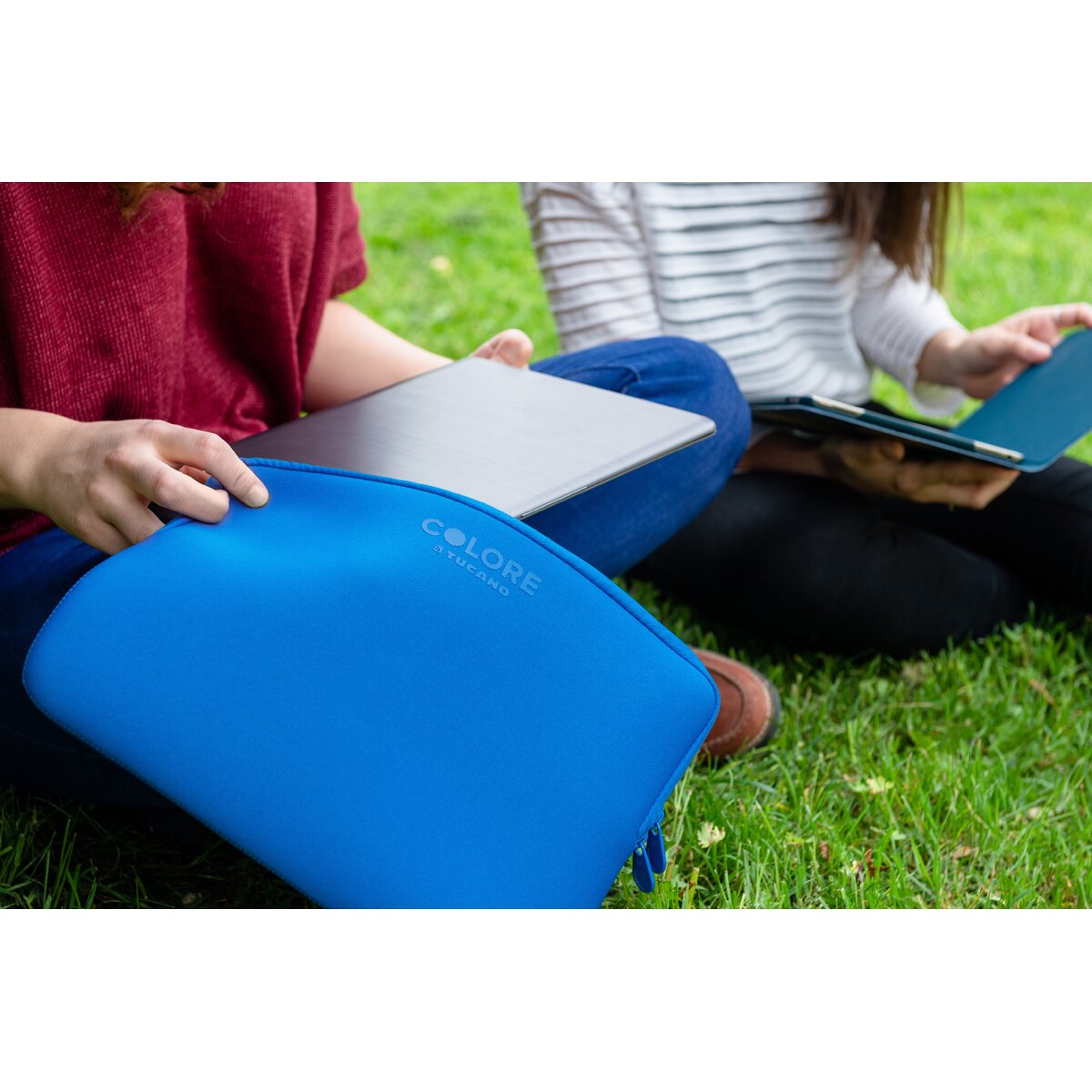 Funda negra neopreno Tucano Colore para portátiles de 33,78 a 35,56 cm (13,3" a 14'') y MacBook Pro 15" Negro-7