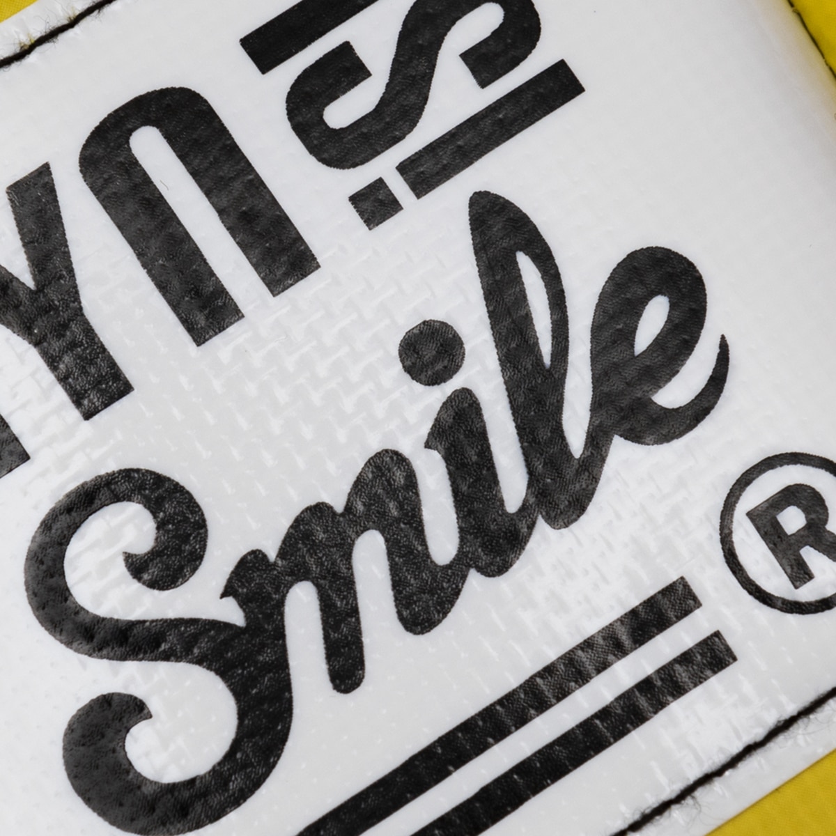 Funda Sleeve impermeable Smile Akira amarilla para portátiles hasta 14" Amarillo-4