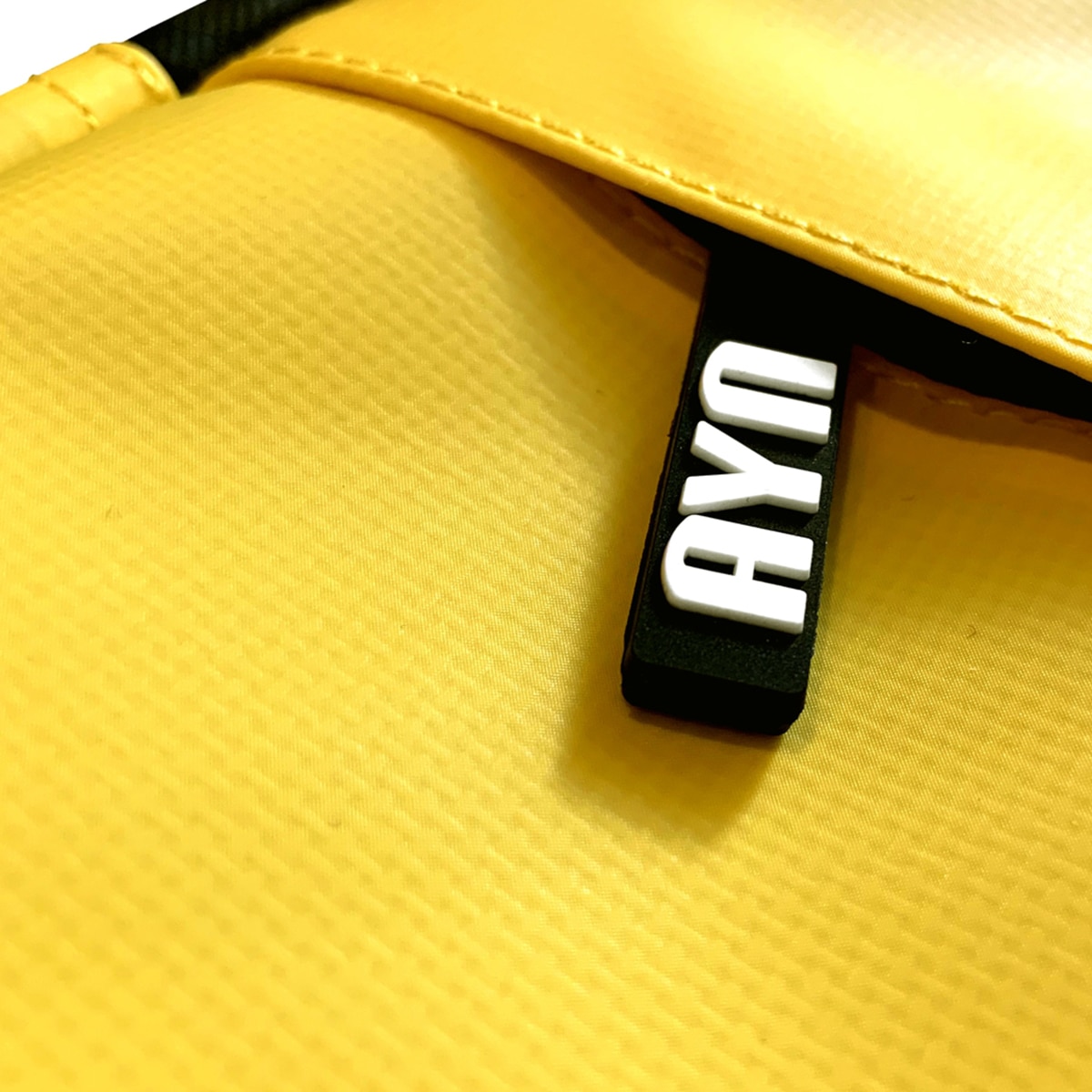 Funda Sleeve impermeable Smile Akira amarilla para portátiles hasta 14" Amarillo-5