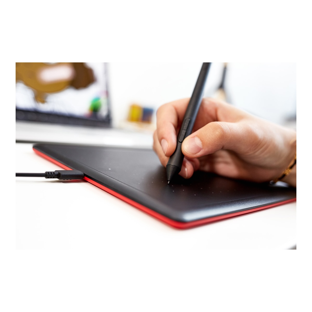 Pen Tablet creativa One by Wacom tamaño pequeño Negro-3