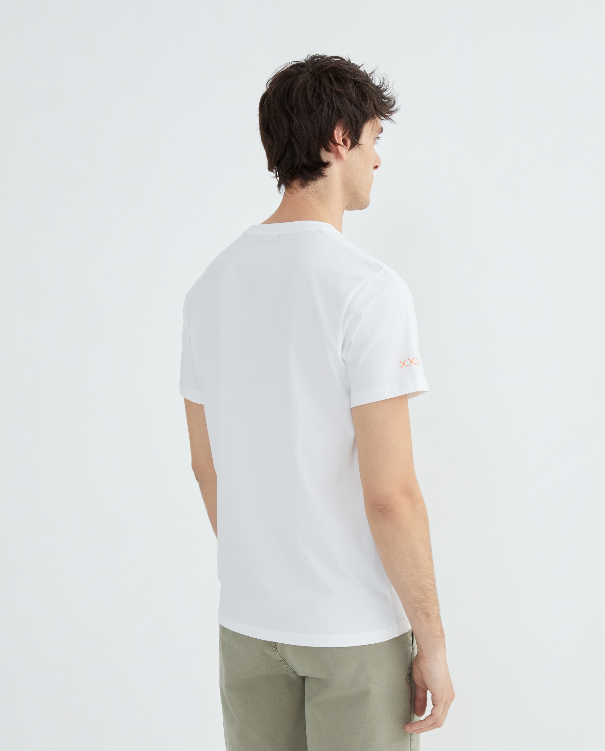 T-shirt com Manga Curta e Gola Redonda Branco-3