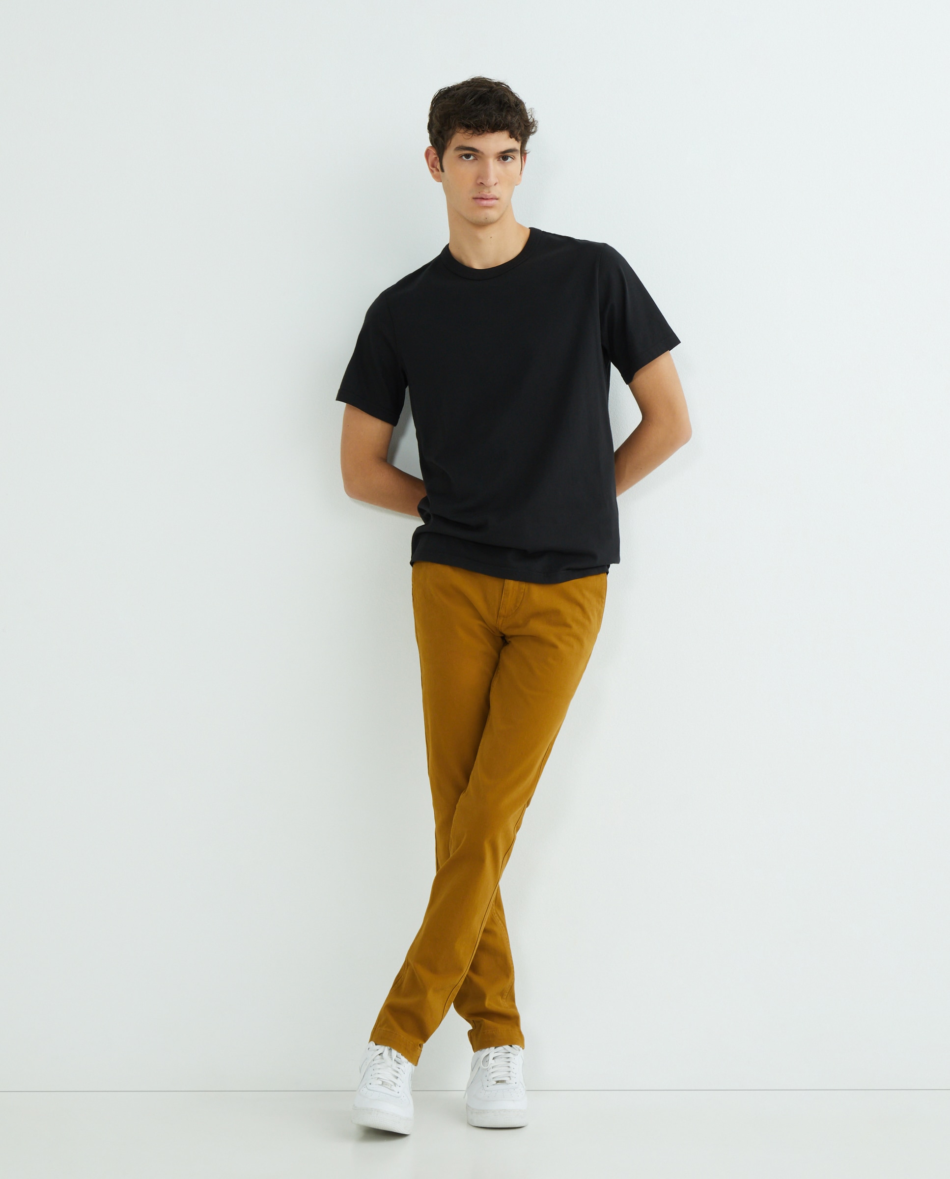 T-shirt Slim Fit de Manga Curta Preto-2