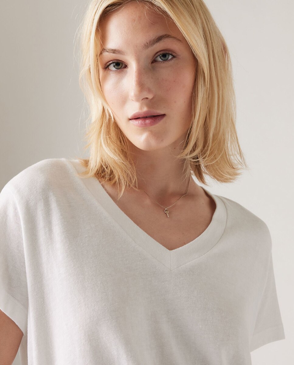 T-shirt de mulher com manga curta e decote em bico Branco-3