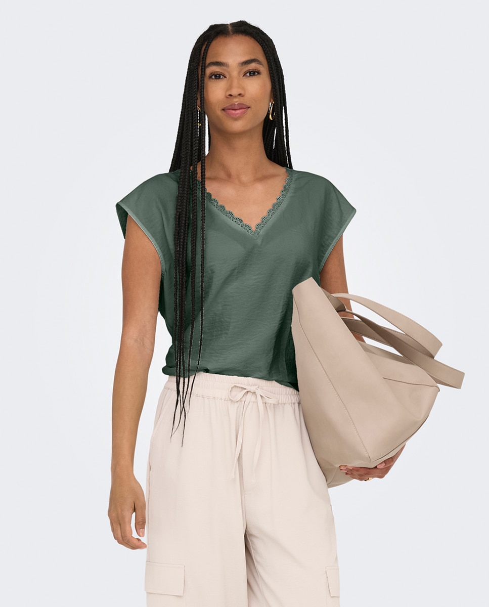 T-shirt de mulher com manga curta e decote em bico Verde-1