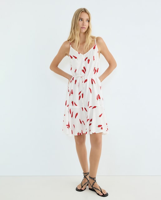 Vestido corto de tirantes fluido