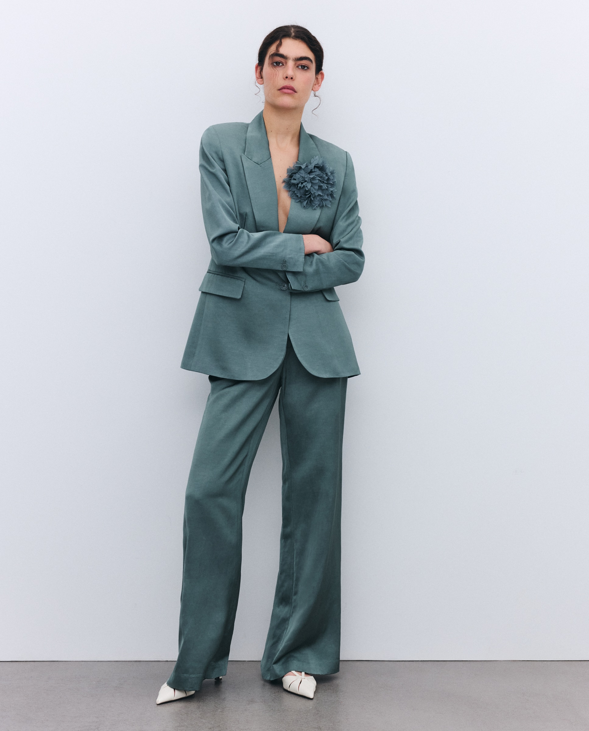 Blazer de Fato Acetinado com Estampado Floral Verde-2