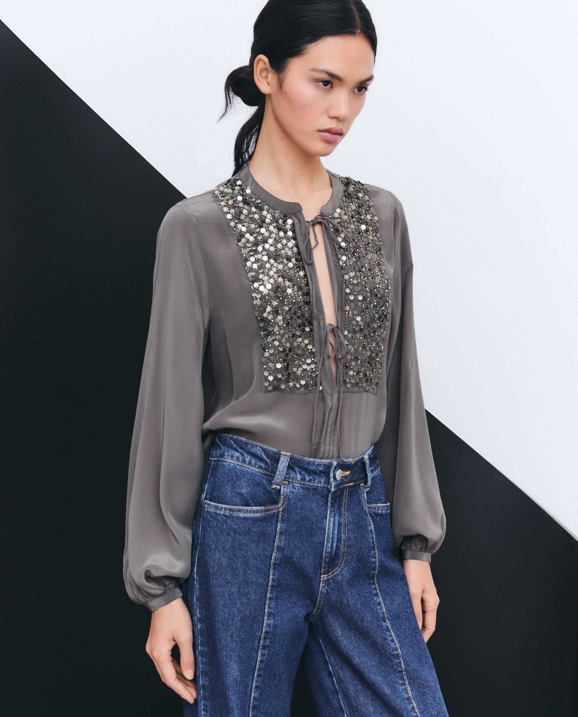 Blusa com Decote em Bico e Missangas 830 Antracite-2