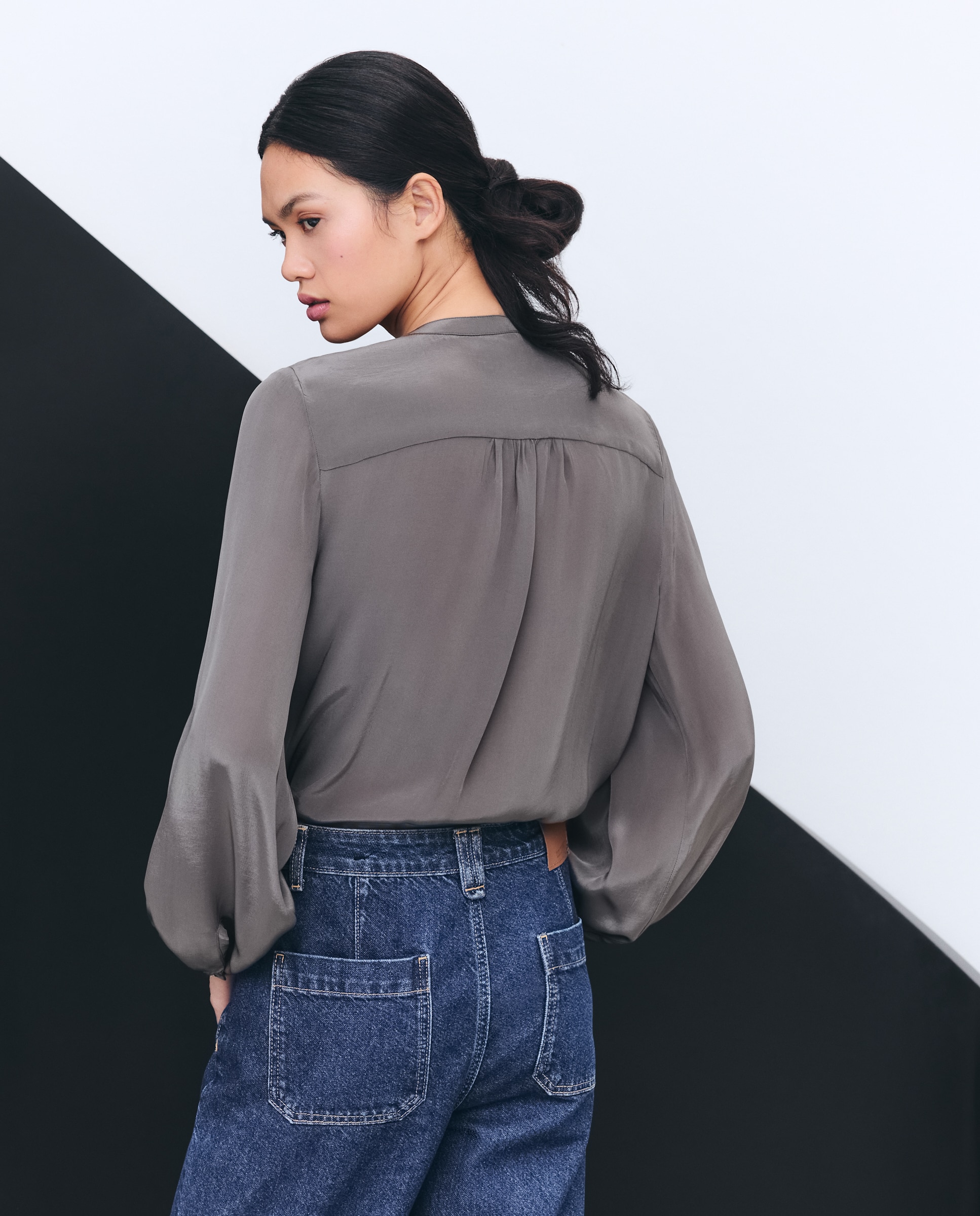 Blusa com Decote em Bico e Missangas 830 Antracite-3