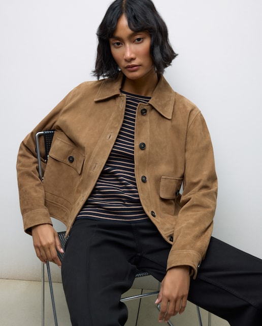 Imagen 0 de Cazadora de mujer de ante con bolsillos