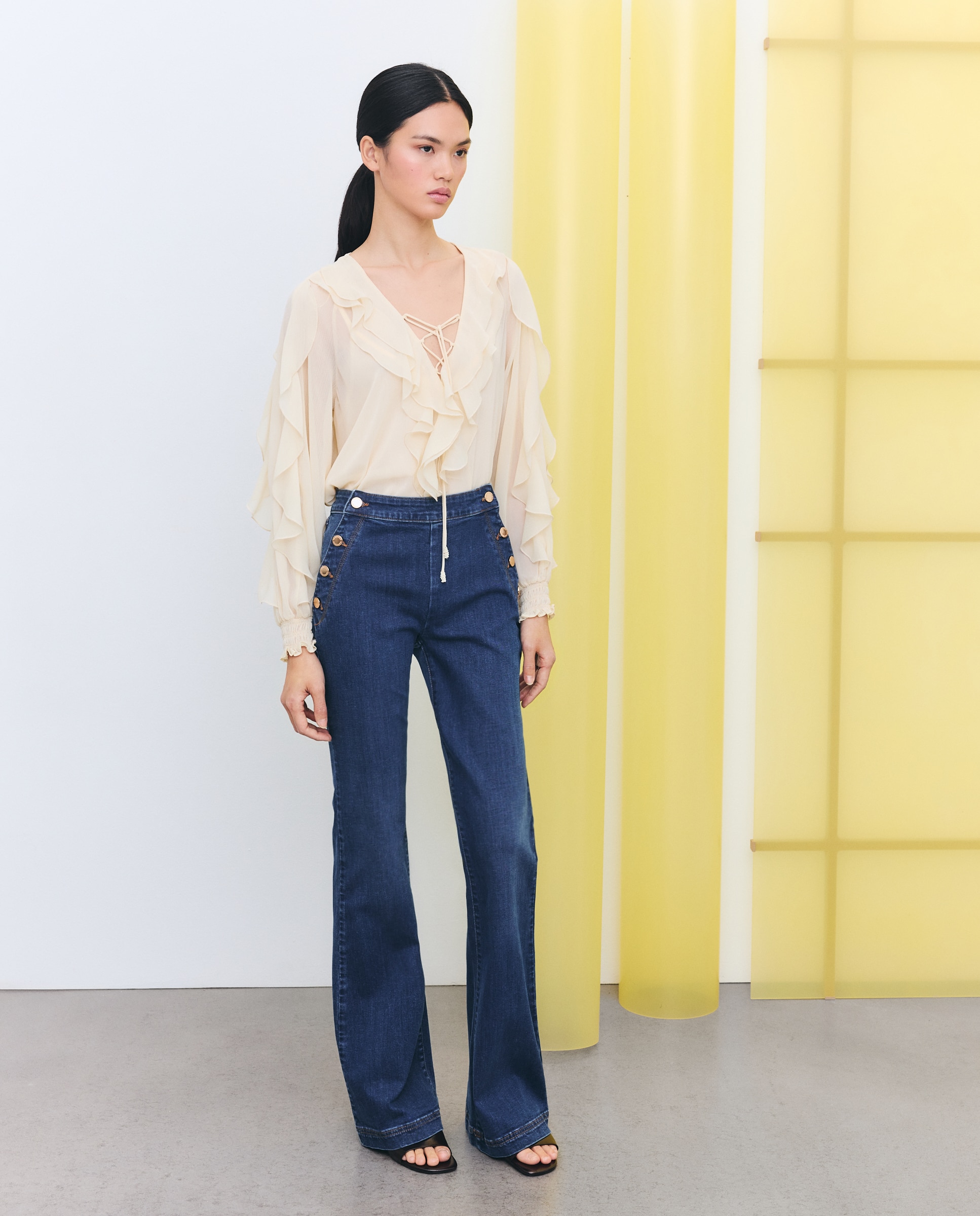 Imagem 0 de Jeans Flare com Abotoadura
