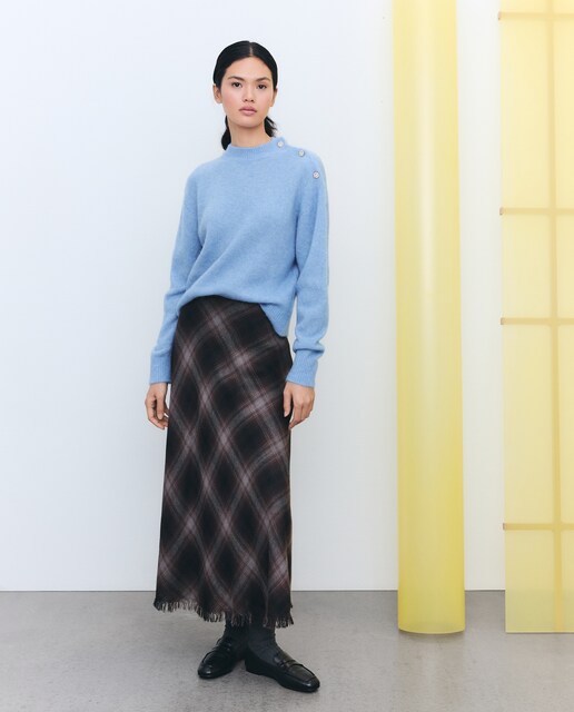 Jersey de mujer con botones en hombro