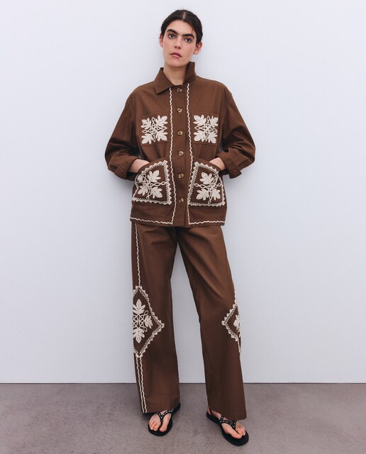 Pantalón ancho de mujer con bordado