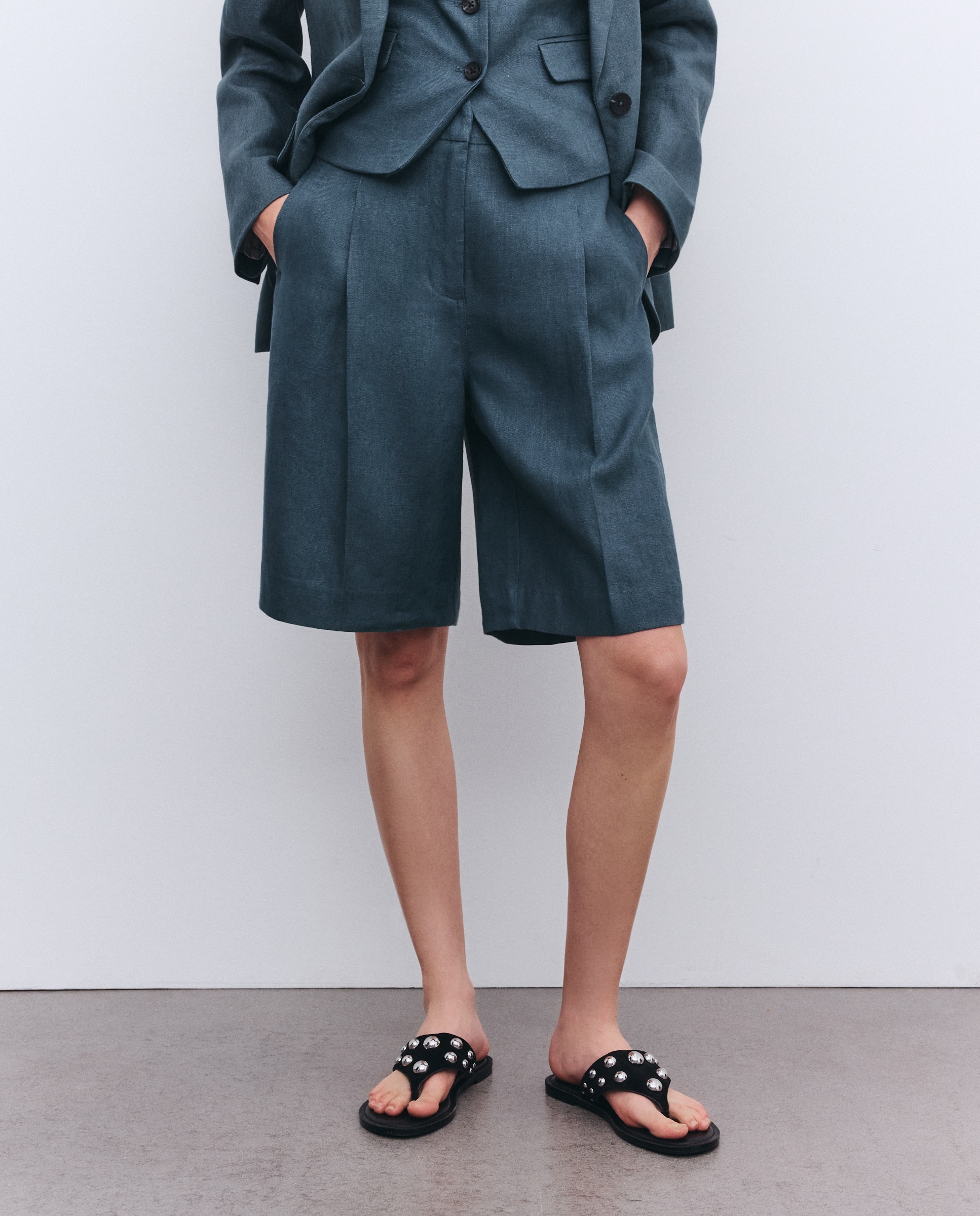 Bermudas de Linho com Pinças Verde Pato-2