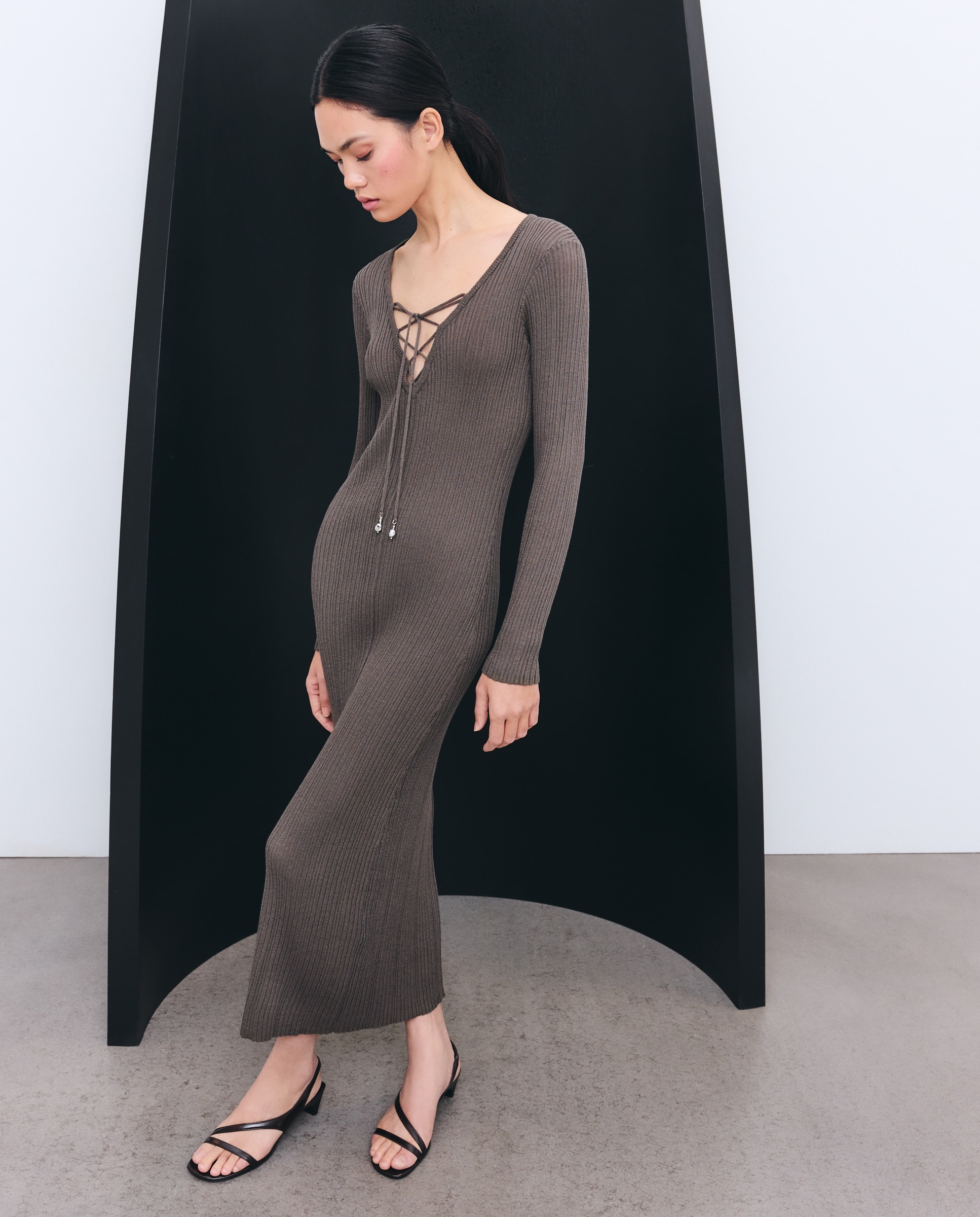 Vestido com Detalhe de Cruzes 520 Caqui-1