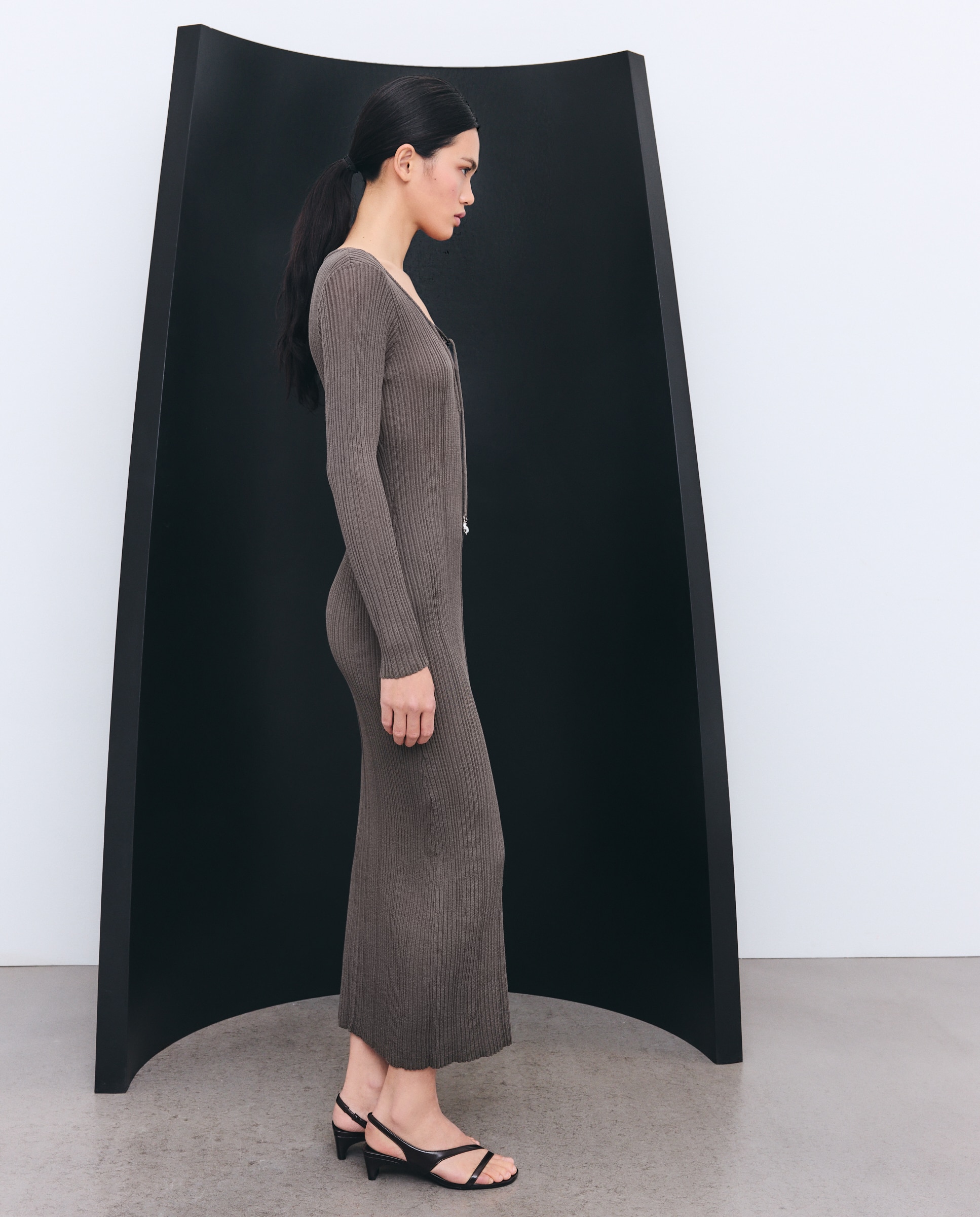 Vestido com Detalhe de Cruzes 520 Caqui-4
