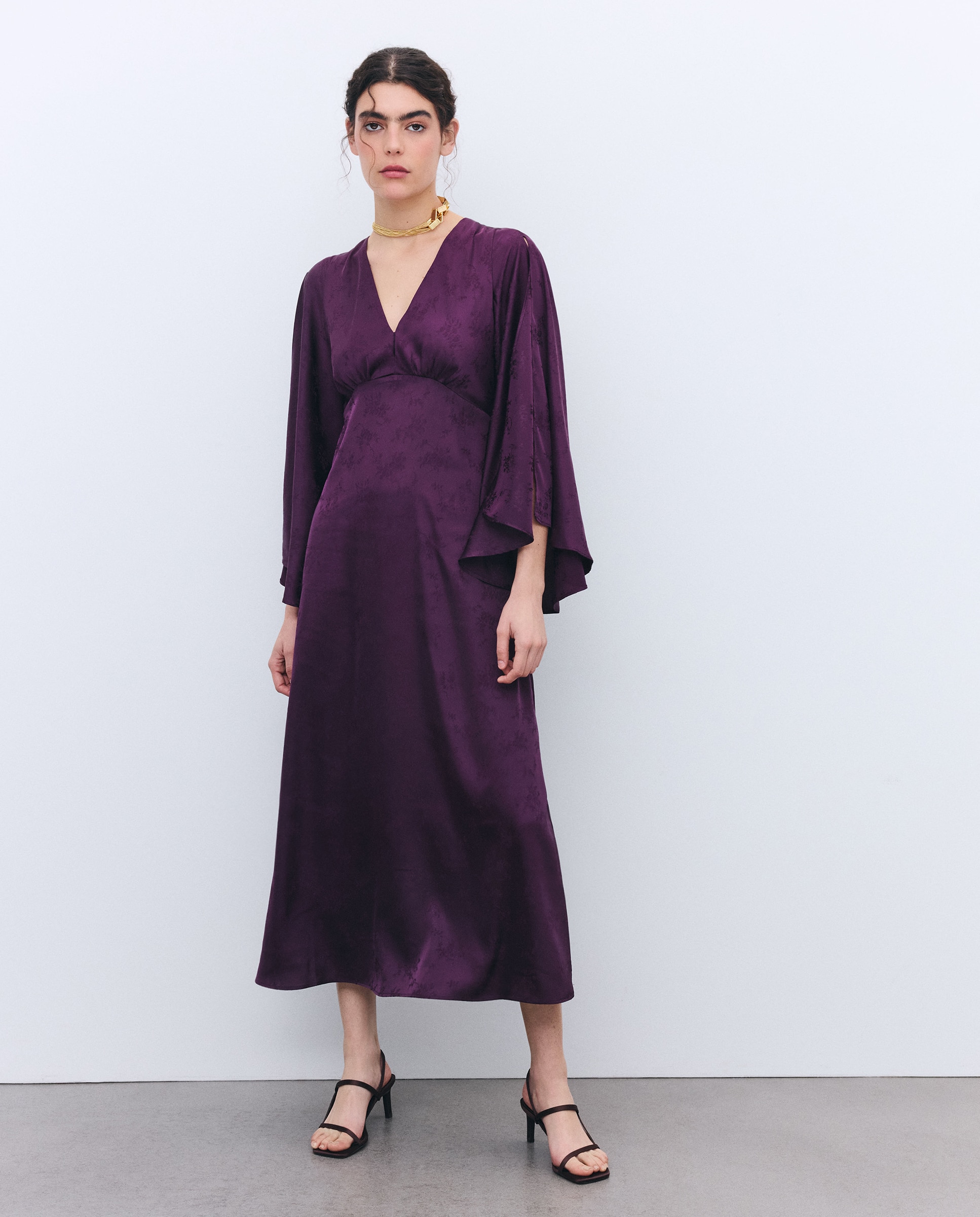 Imagem 0 de Vestido Jacquard com Manga Capa com Abertura