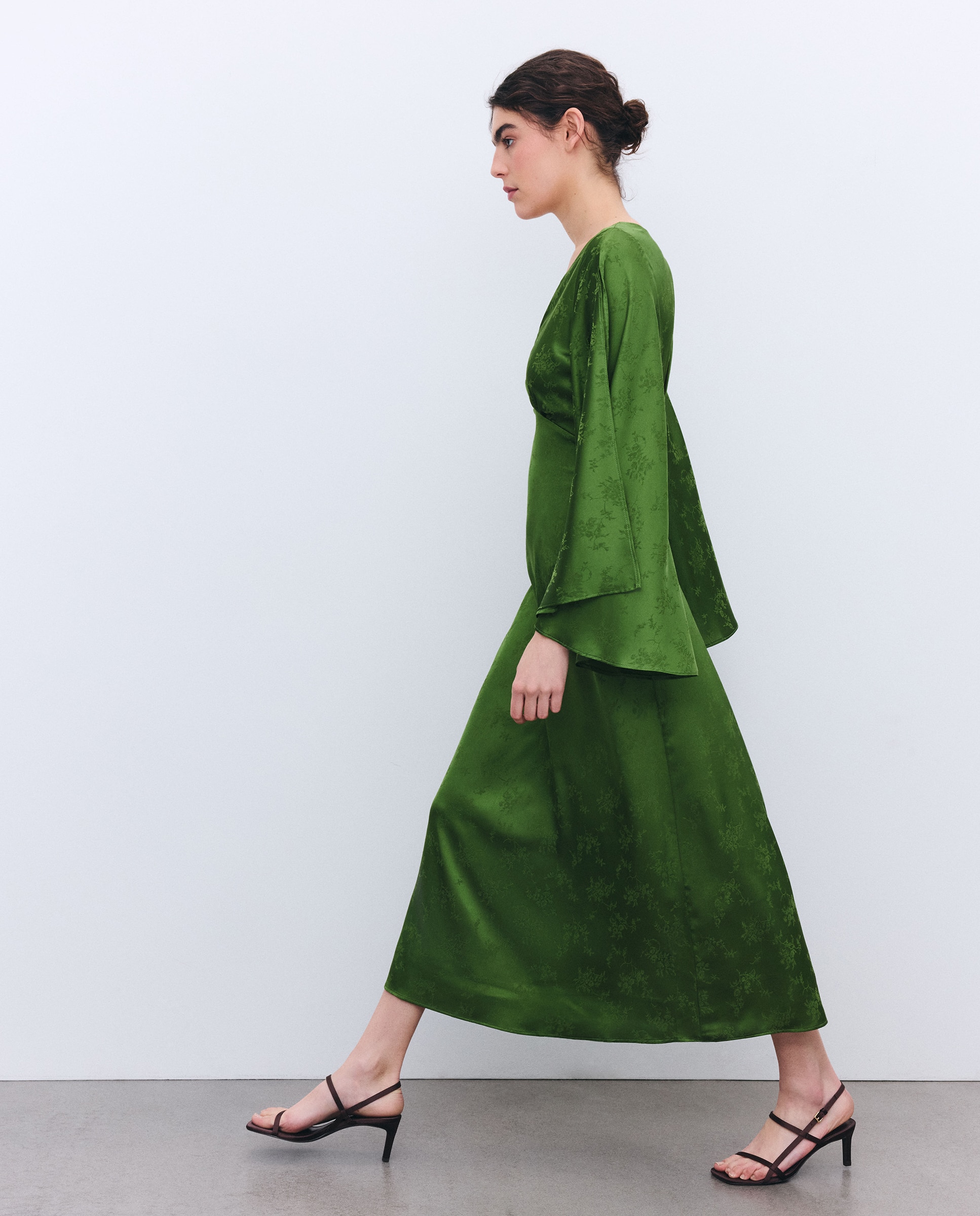Imagem 0 de Vestido Jacquard com Manga Capa com Abertura