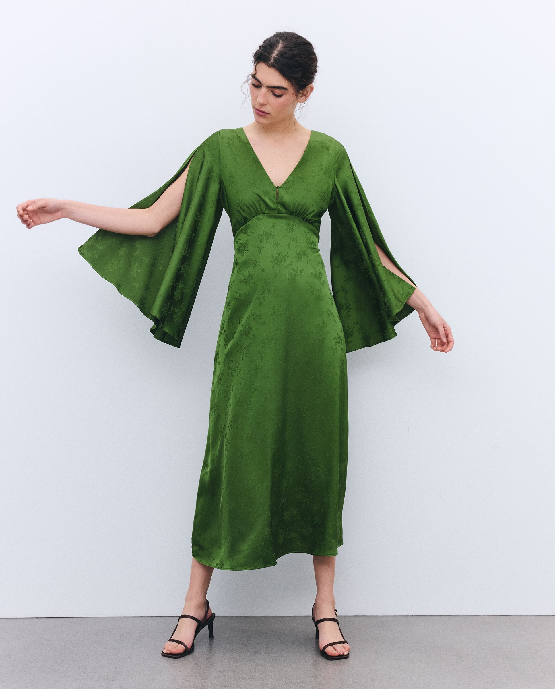 Vestido Jacquard com Manga Capa com Abertura 580 Musgo-4