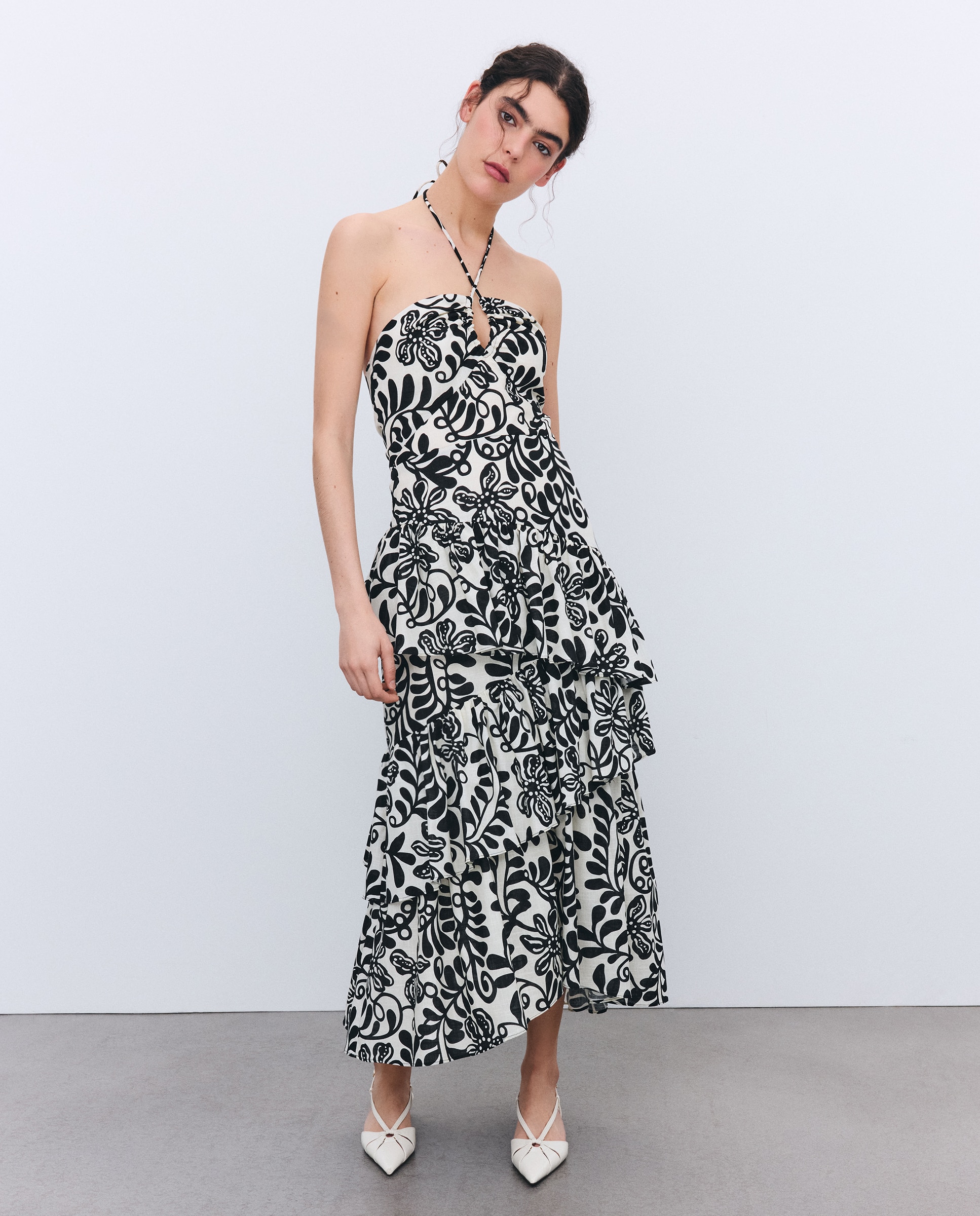 Vestido com Decote Coração e Gola Halter com Folhos Preto-2