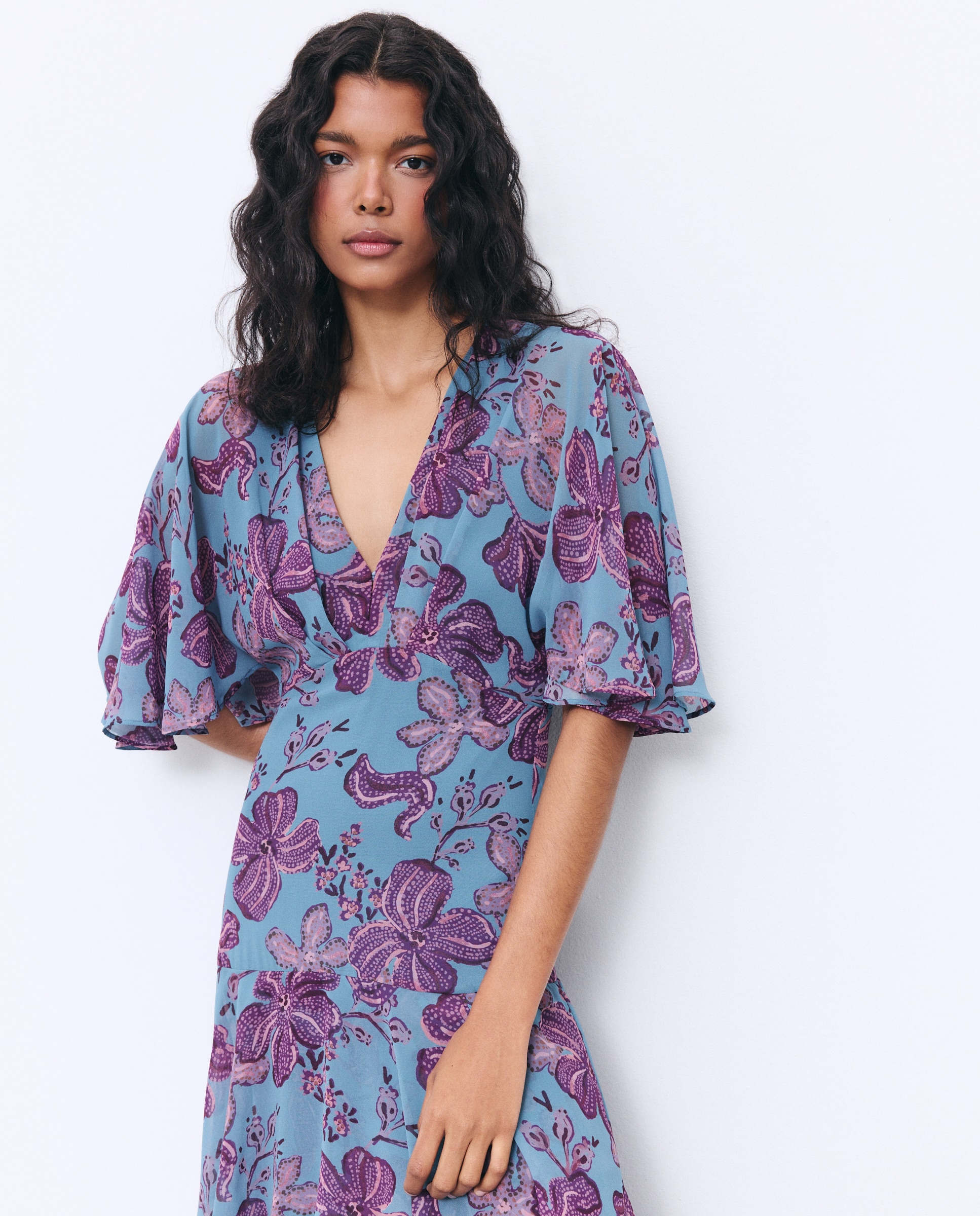 Vestido de Manga Curta Estampado com Folhos Azul-2